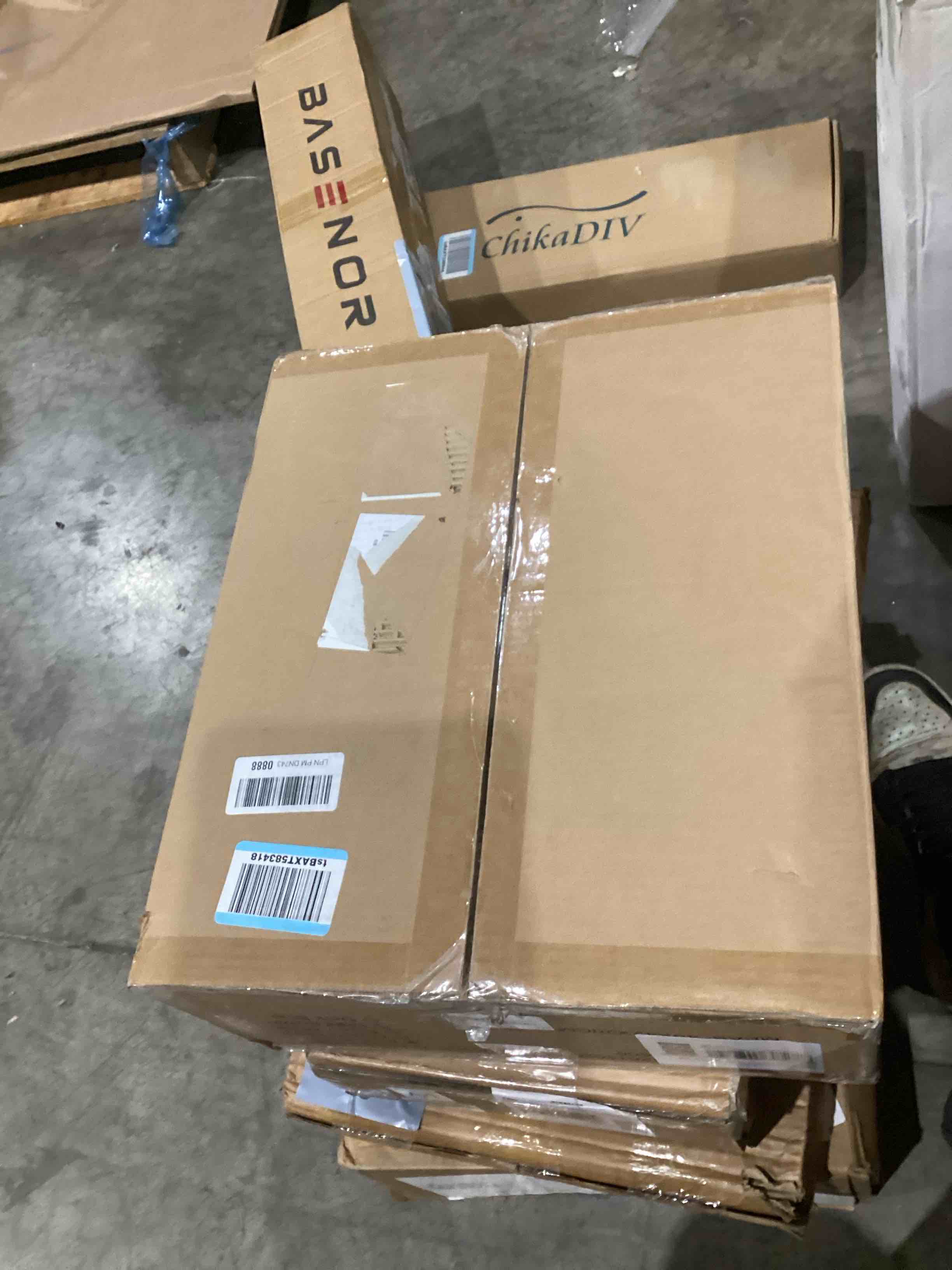 https://s3.amazonaws.com/lotting-images-prod/bidfta/TEA0585966_1738263213929.jpeg