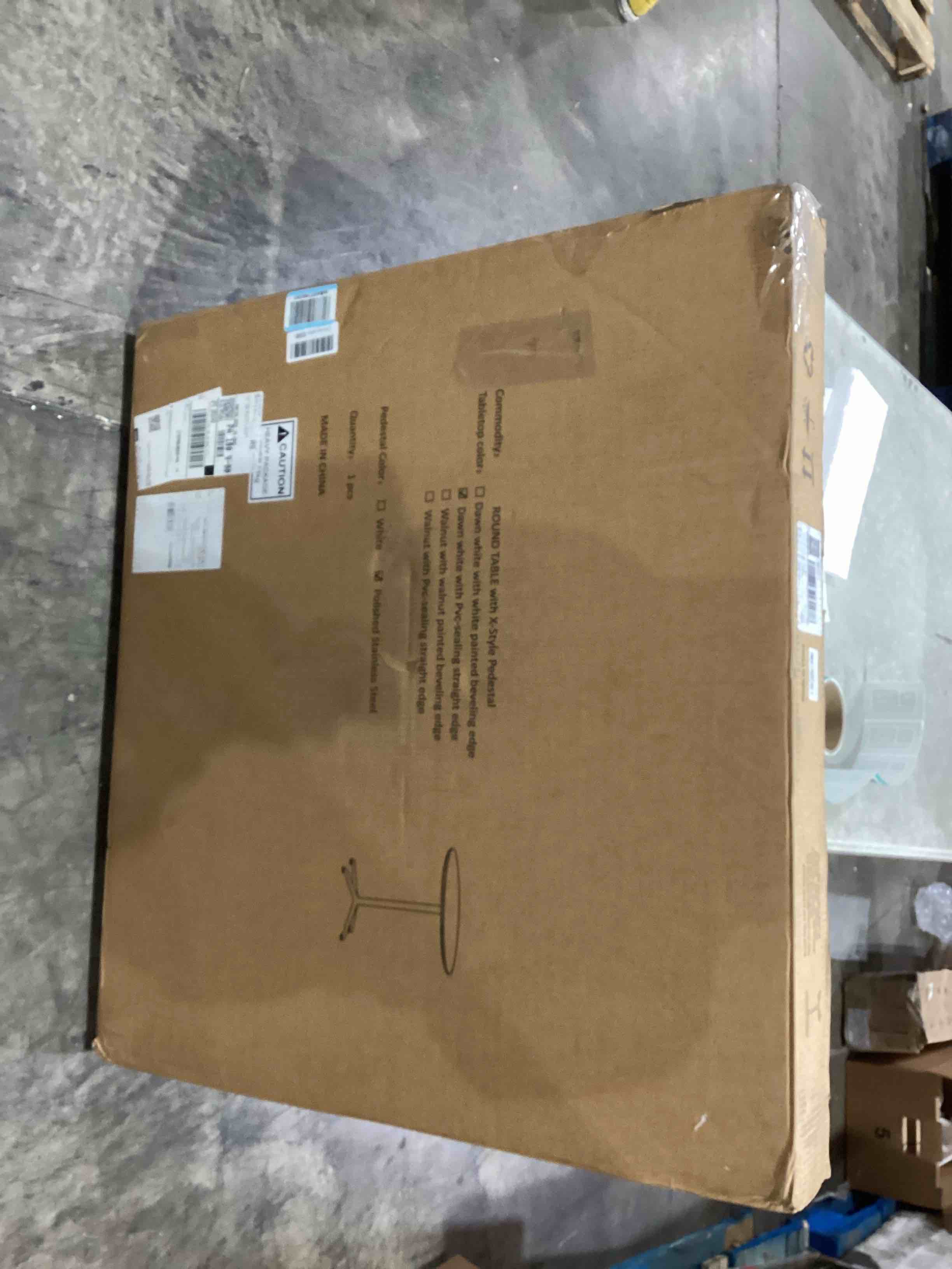 https://s3.amazonaws.com/lotting-images-prod/bidfta/TEA0590063_1741265215401.jpeg
