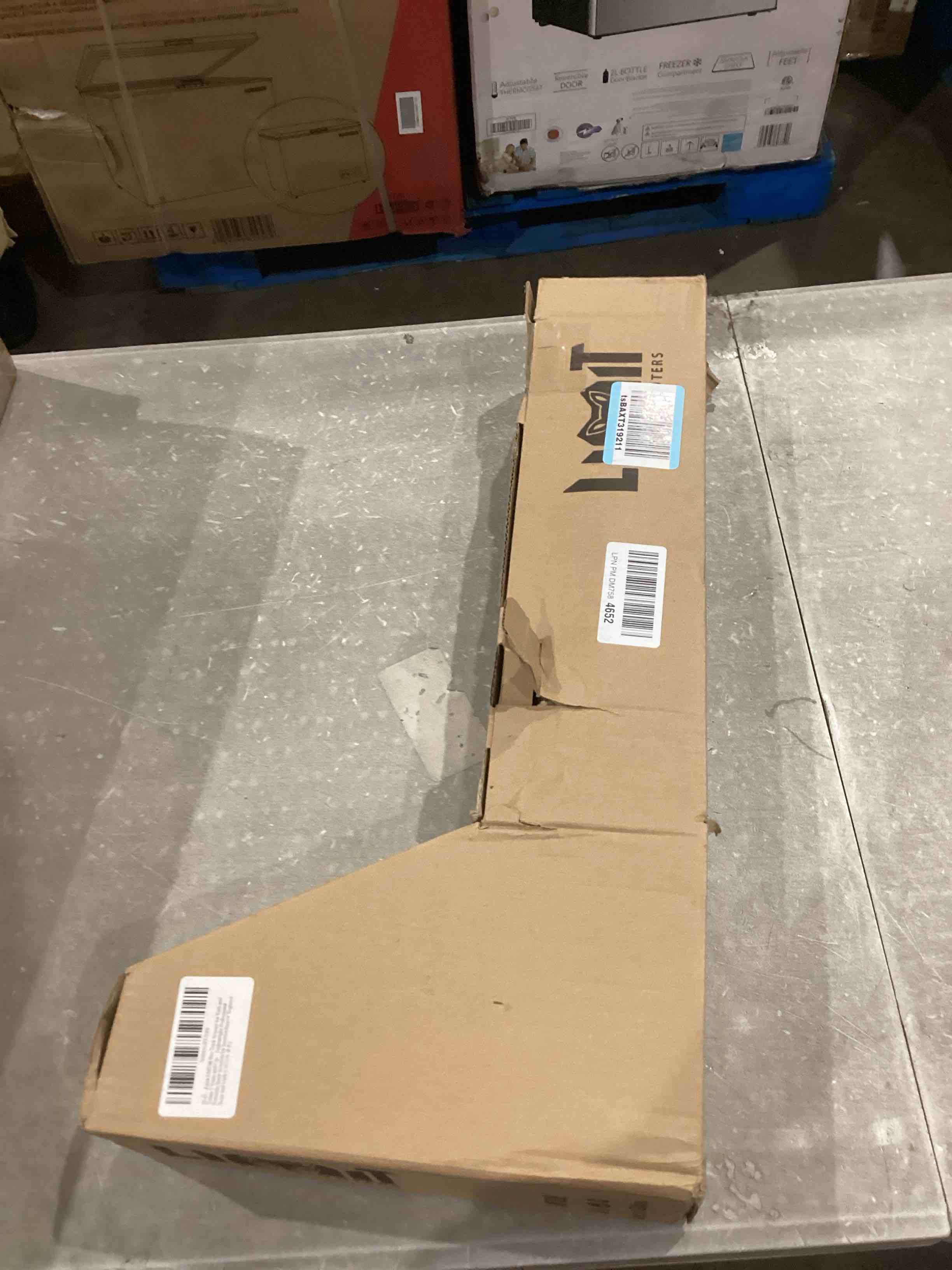 https://s3.amazonaws.com/lotting-images-prod/bidfta/TEA0590730_1740683757672.jpeg