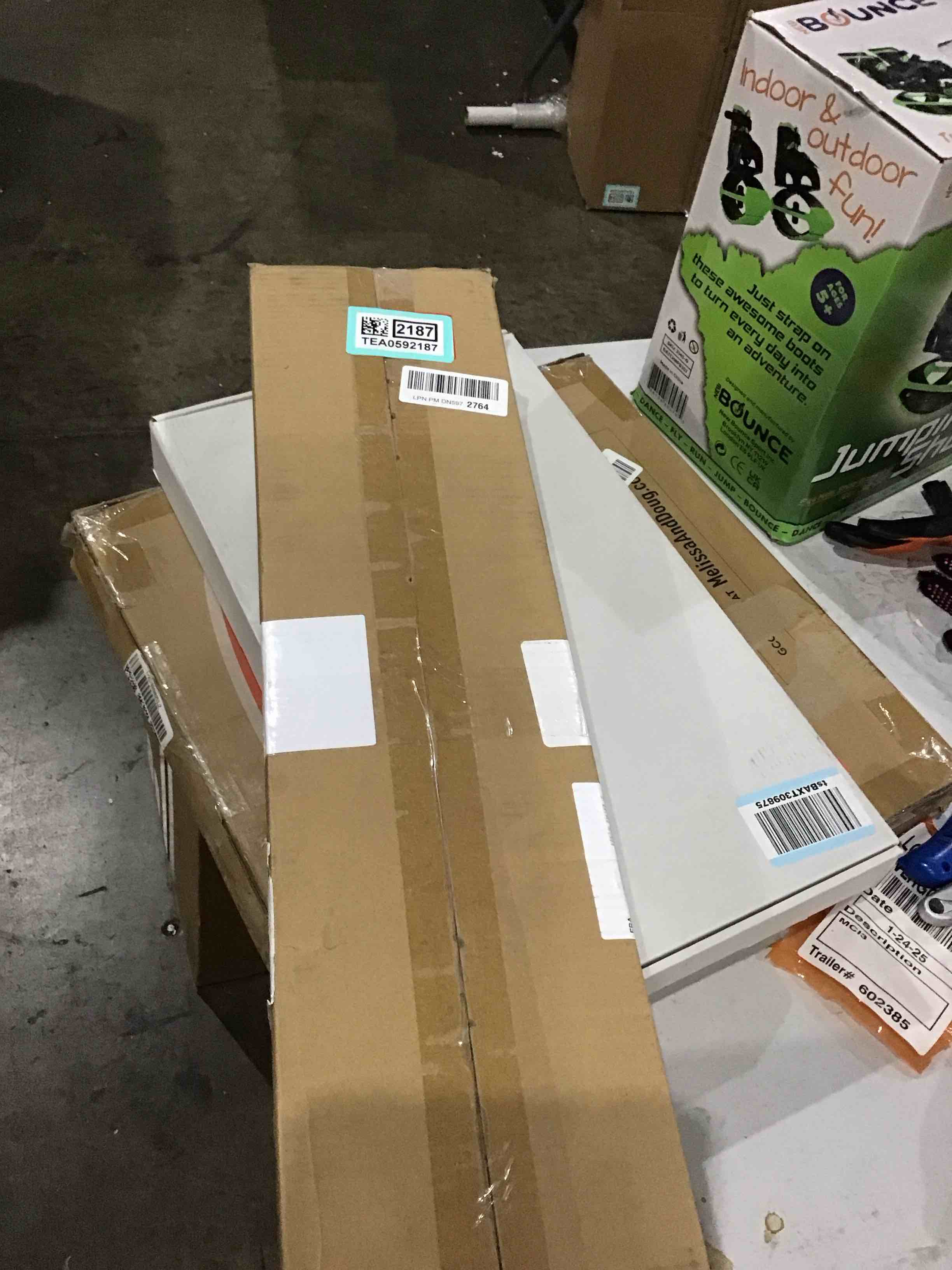 https://s3.amazonaws.com/lotting-images-prod/bidfta/TEA0592187_1738327234413.jpeg