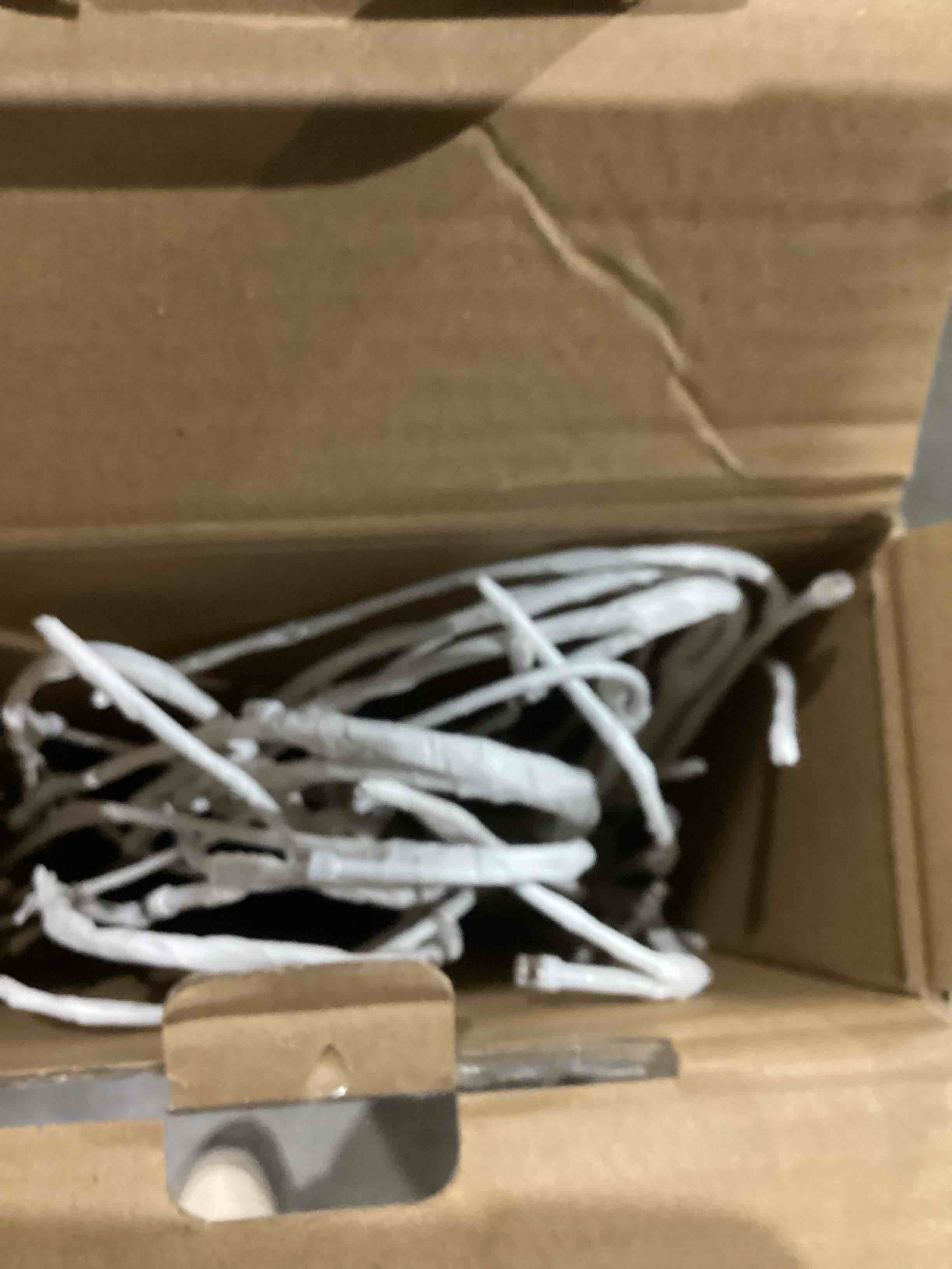 https://s3.amazonaws.com/lotting-images-prod/bidfta/TEA0593282_1736971837267.jpeg
