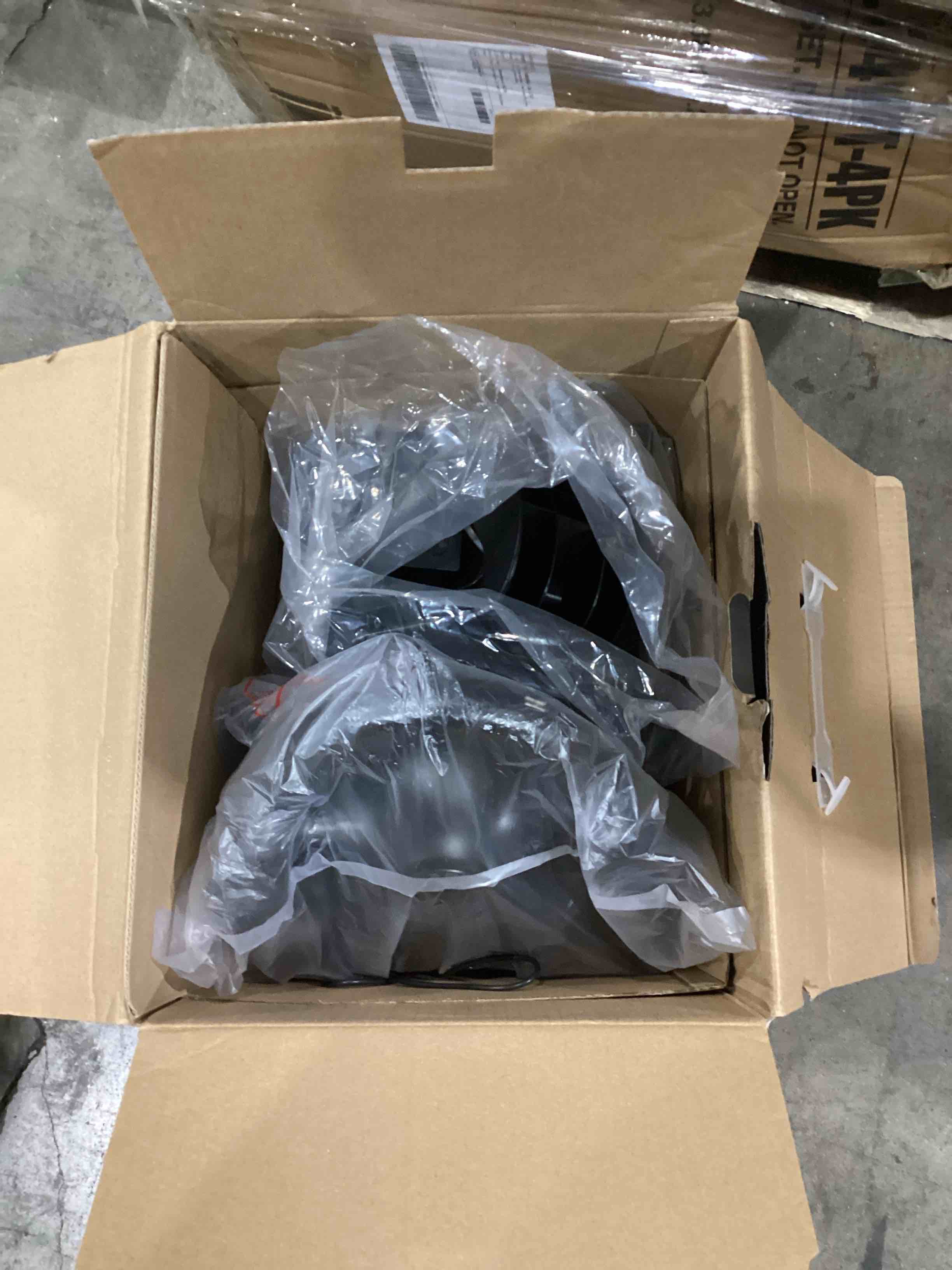https://s3.amazonaws.com/lotting-images-prod/bidfta/TEA0593736_1736543209831.jpeg