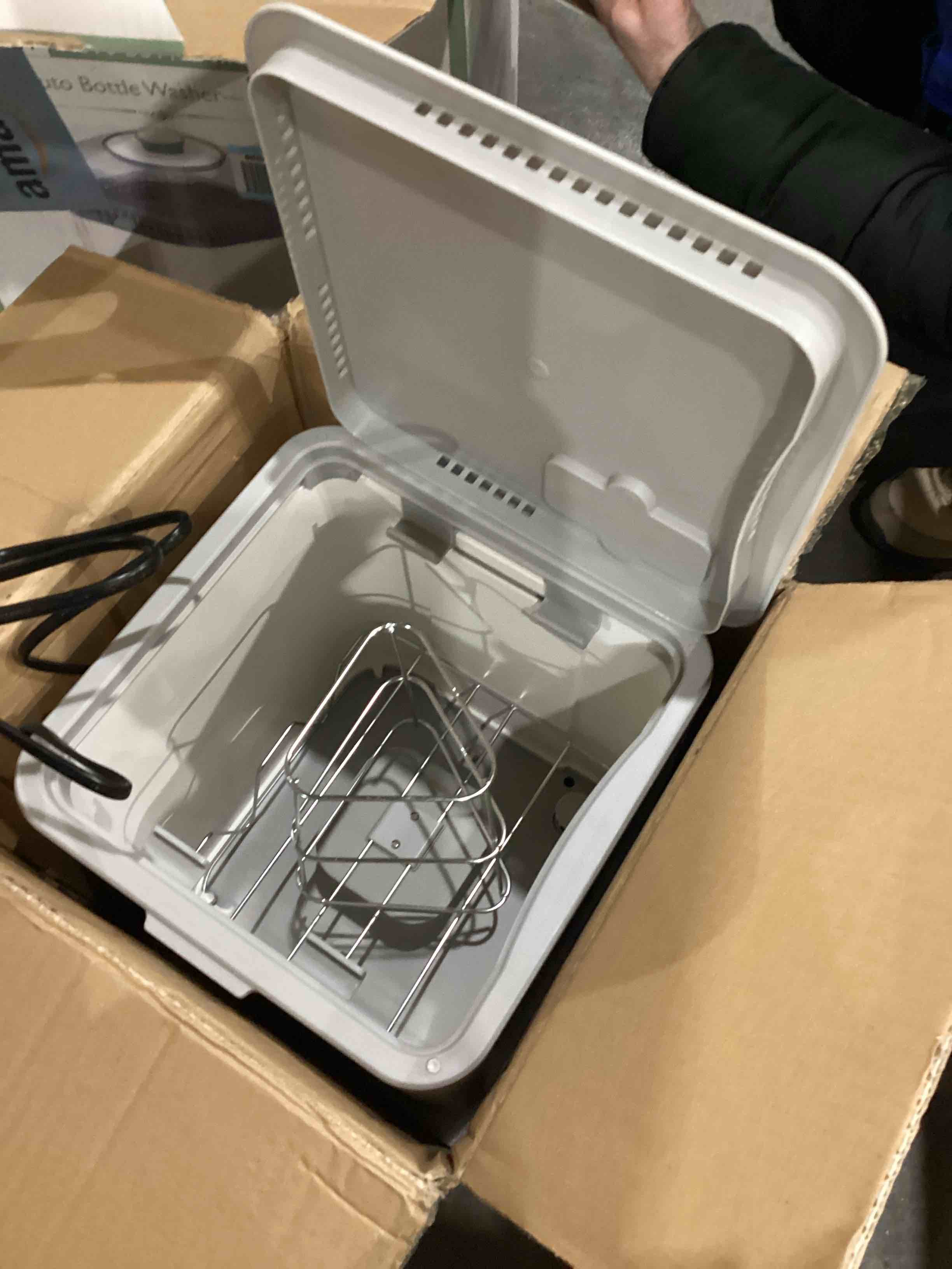 https://s3.amazonaws.com/lotting-images-prod/bidfta/TEA0593753_1736536068209.jpeg
