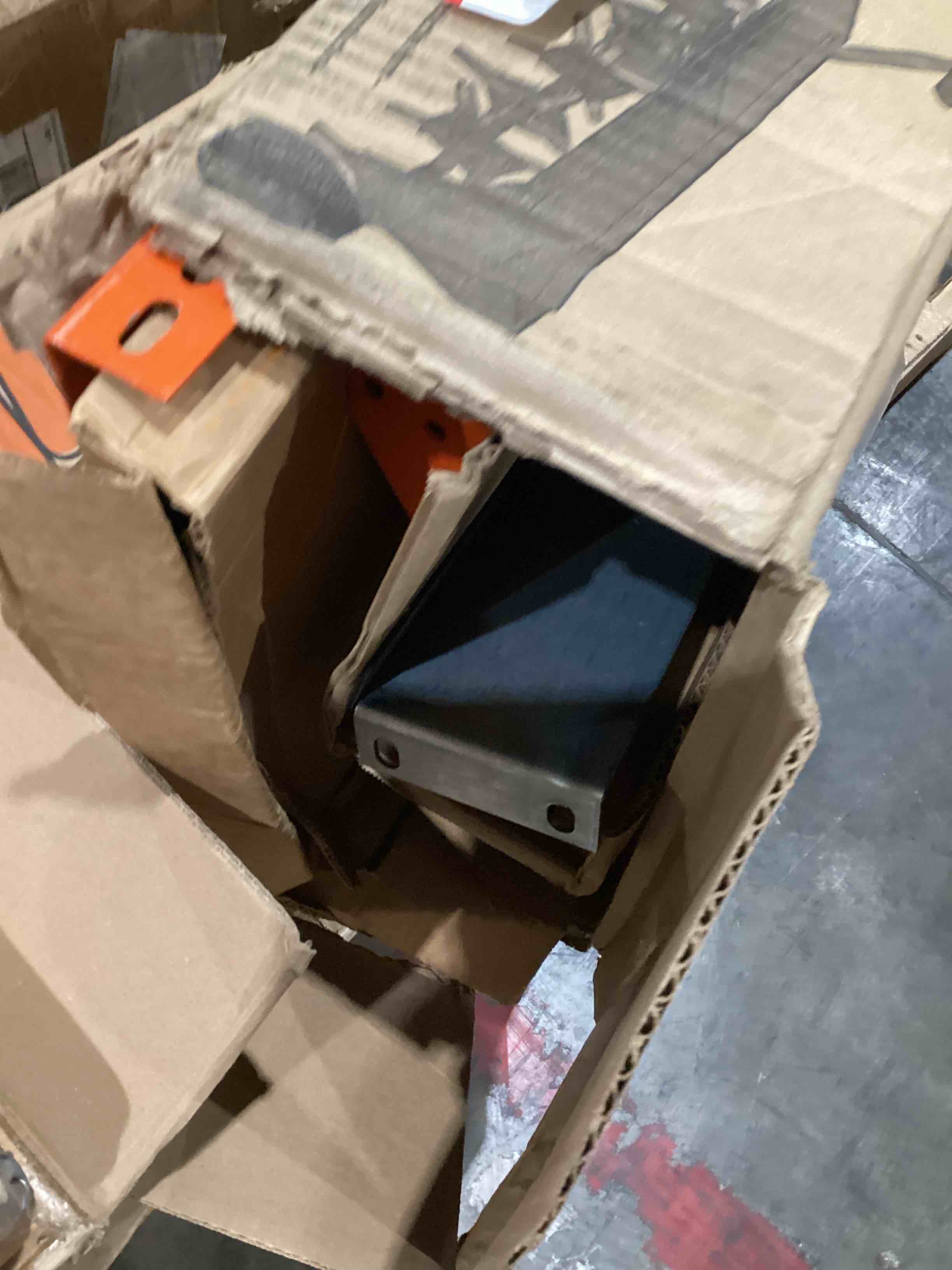 https://s3.amazonaws.com/lotting-images-prod/bidfta/TEA0594777_1732645394573.jpeg