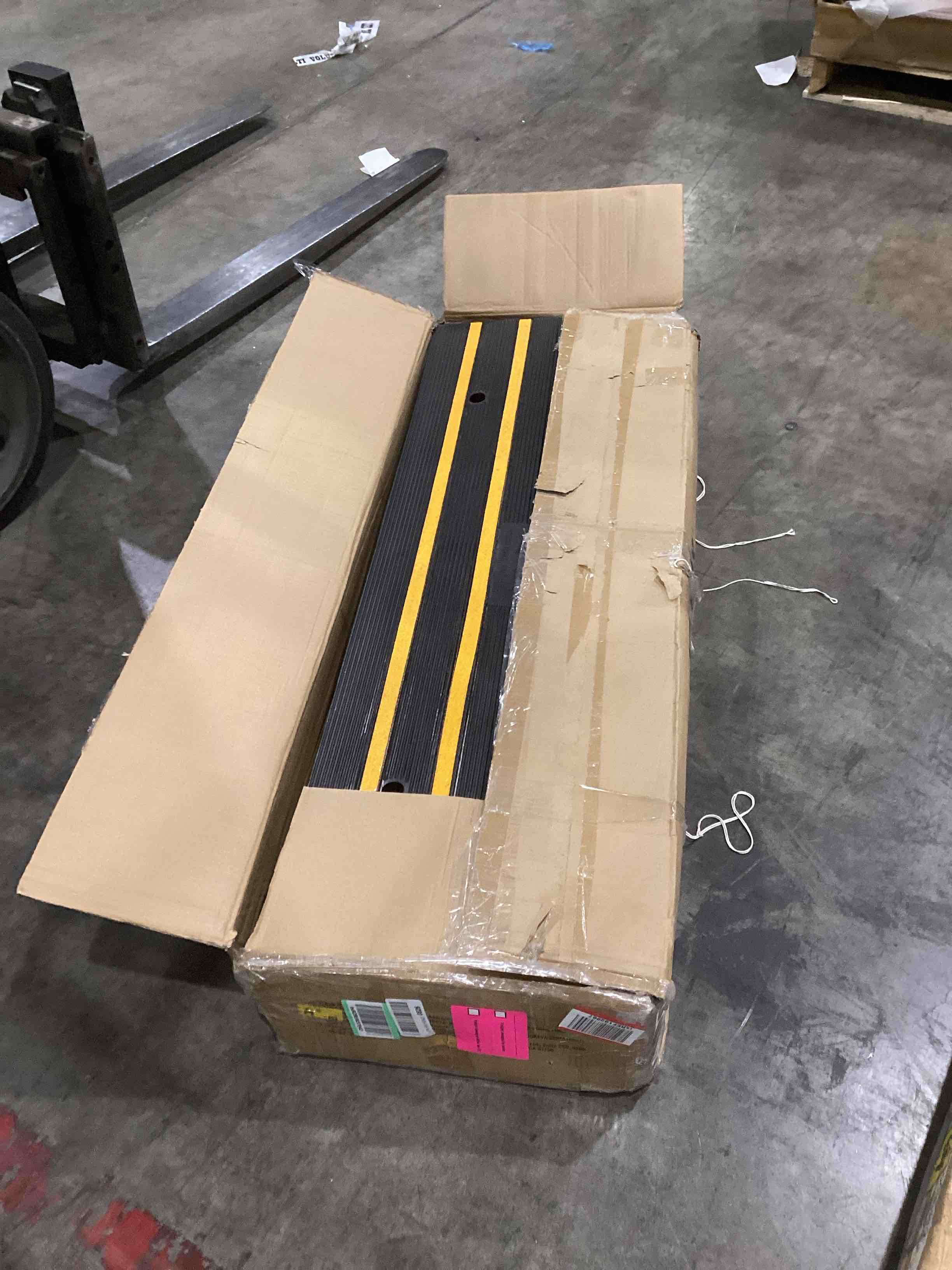 https://s3.amazonaws.com/lotting-images-prod/bidfta/TEA0594798_1732646896158.jpeg