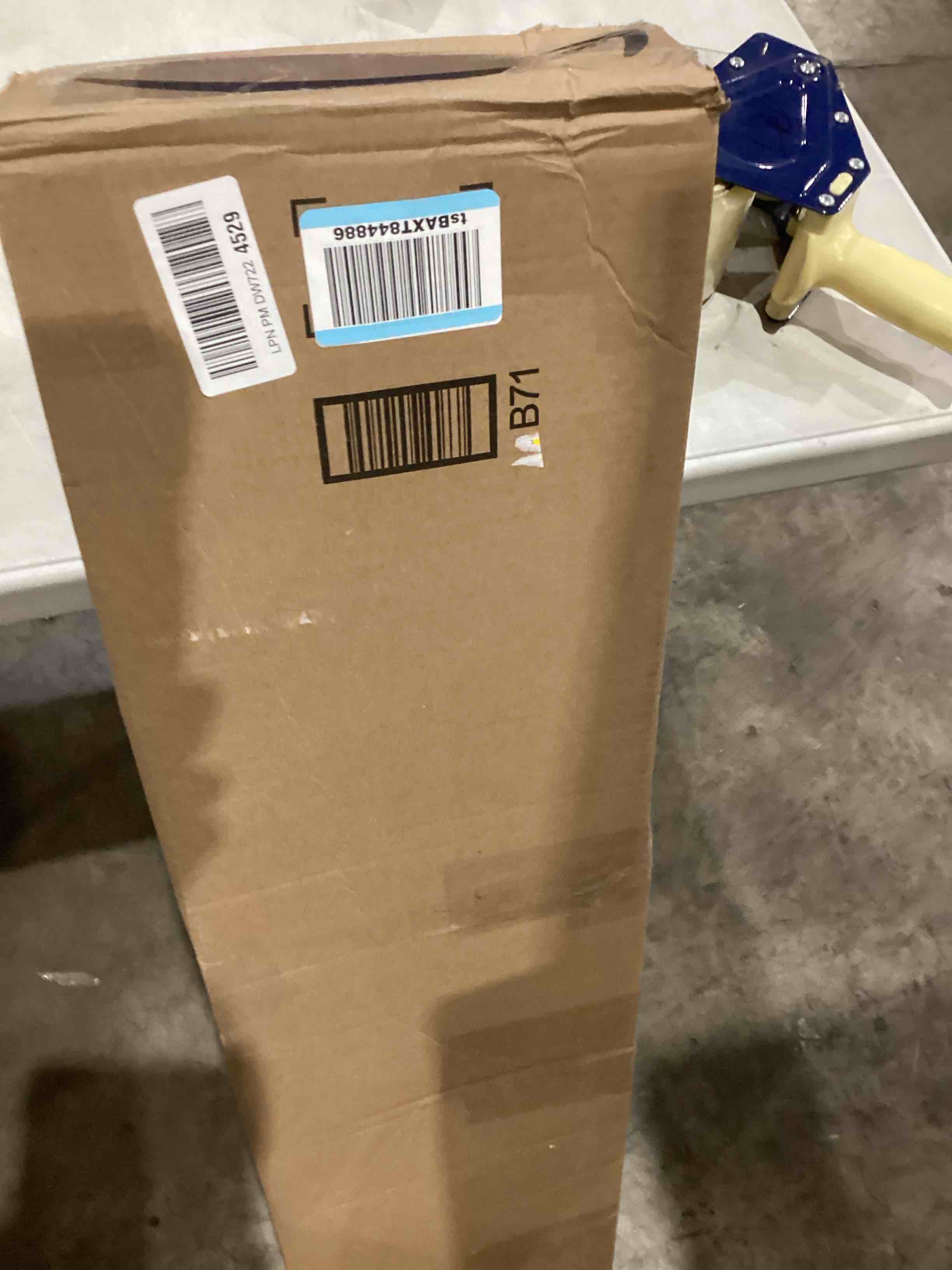 https://s3.amazonaws.com/lotting-images-prod/bidfta/TEA0598546_1745865959942.jpeg