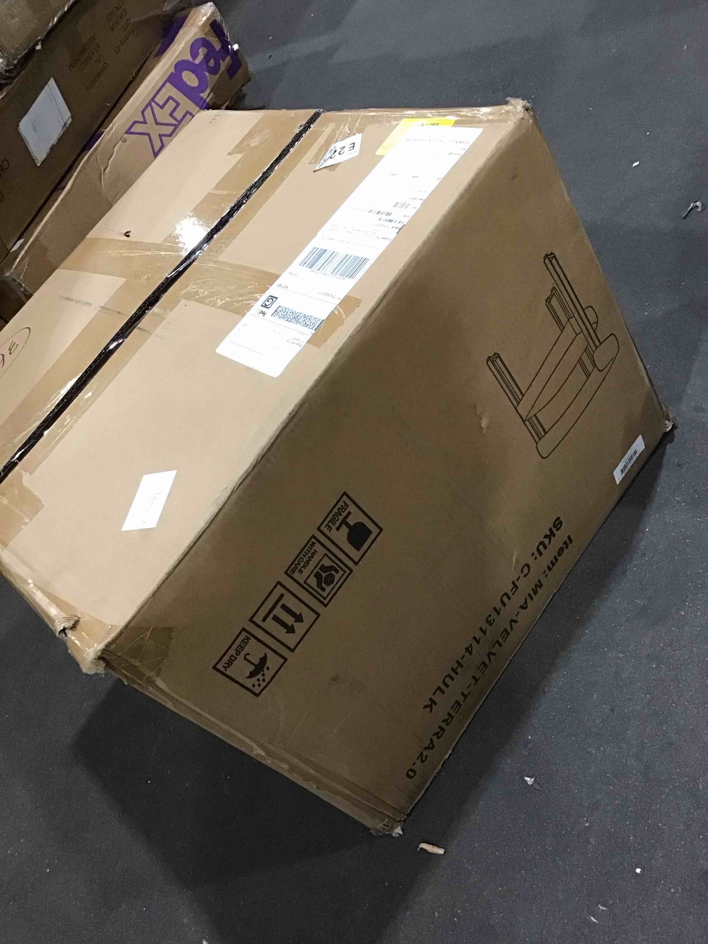 https://s3.amazonaws.com/lotting-images-prod/bidfta/TEA1216842_1752583972917.jpeg