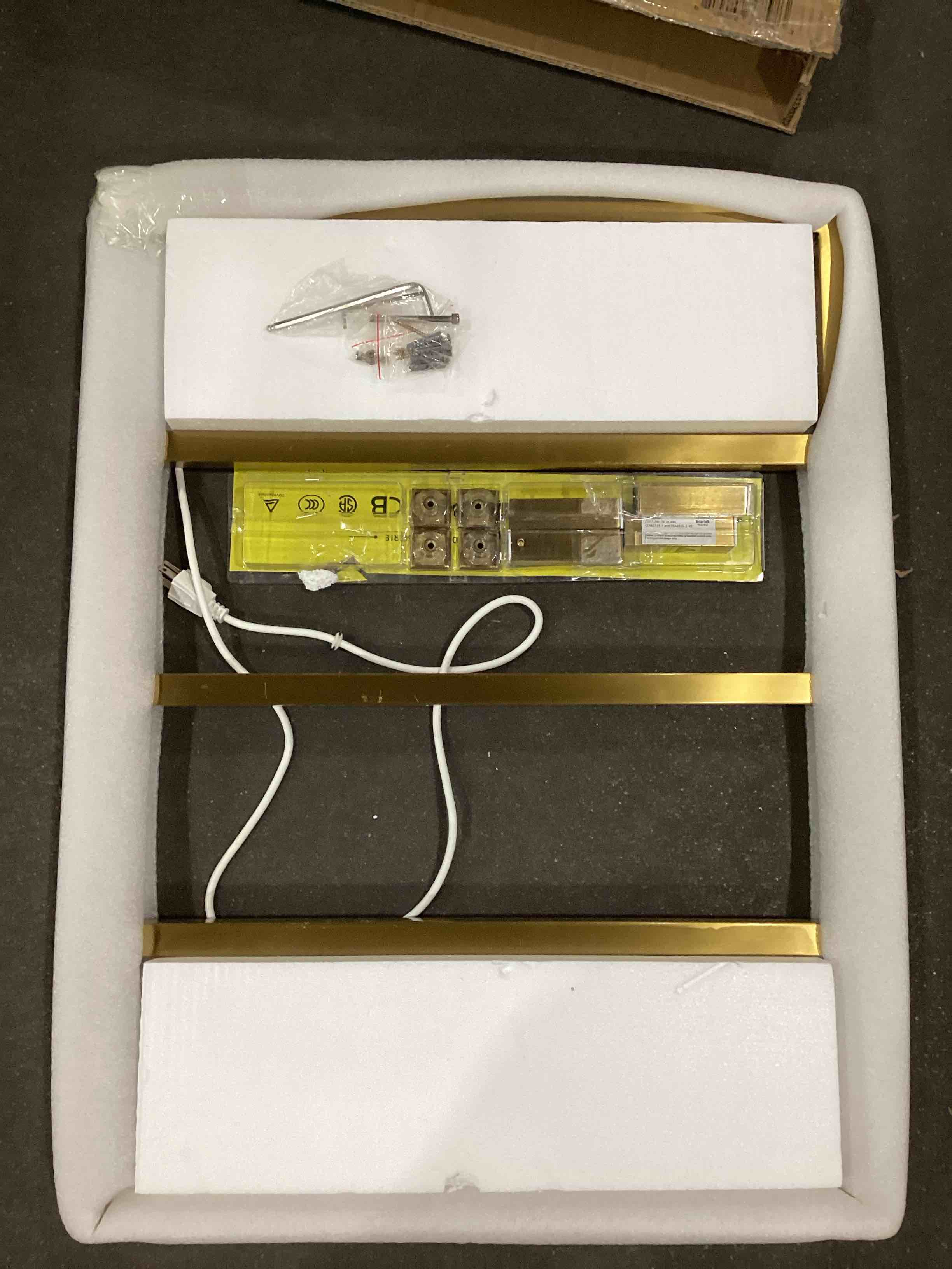 https://s3.amazonaws.com/lotting-images-prod/bidfta/TEA1220975_1748441763736.jpeg
