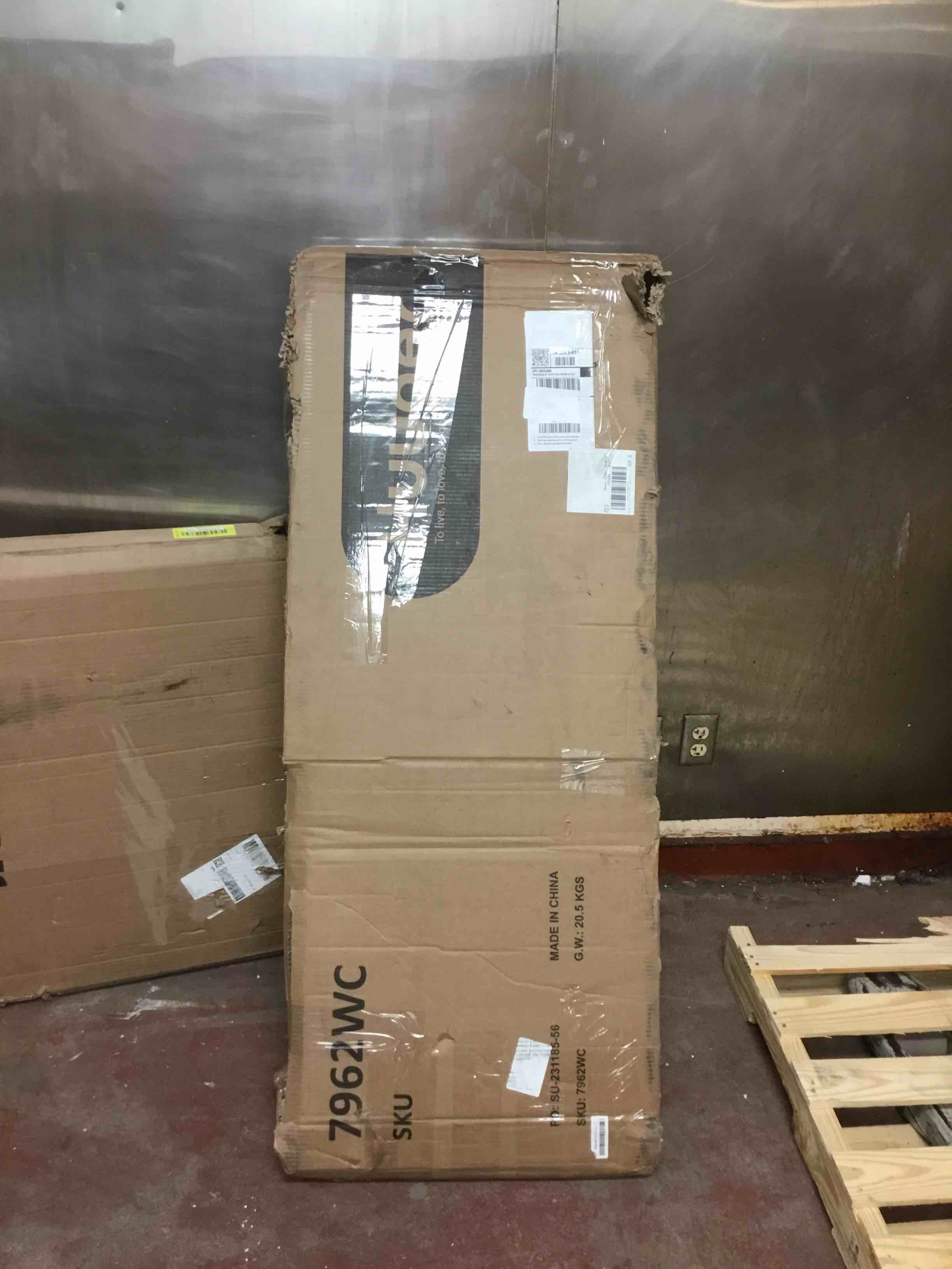 https://s3.amazonaws.com/lotting-images-prod/bidfta/TEA1240075_1738874622708.jpeg