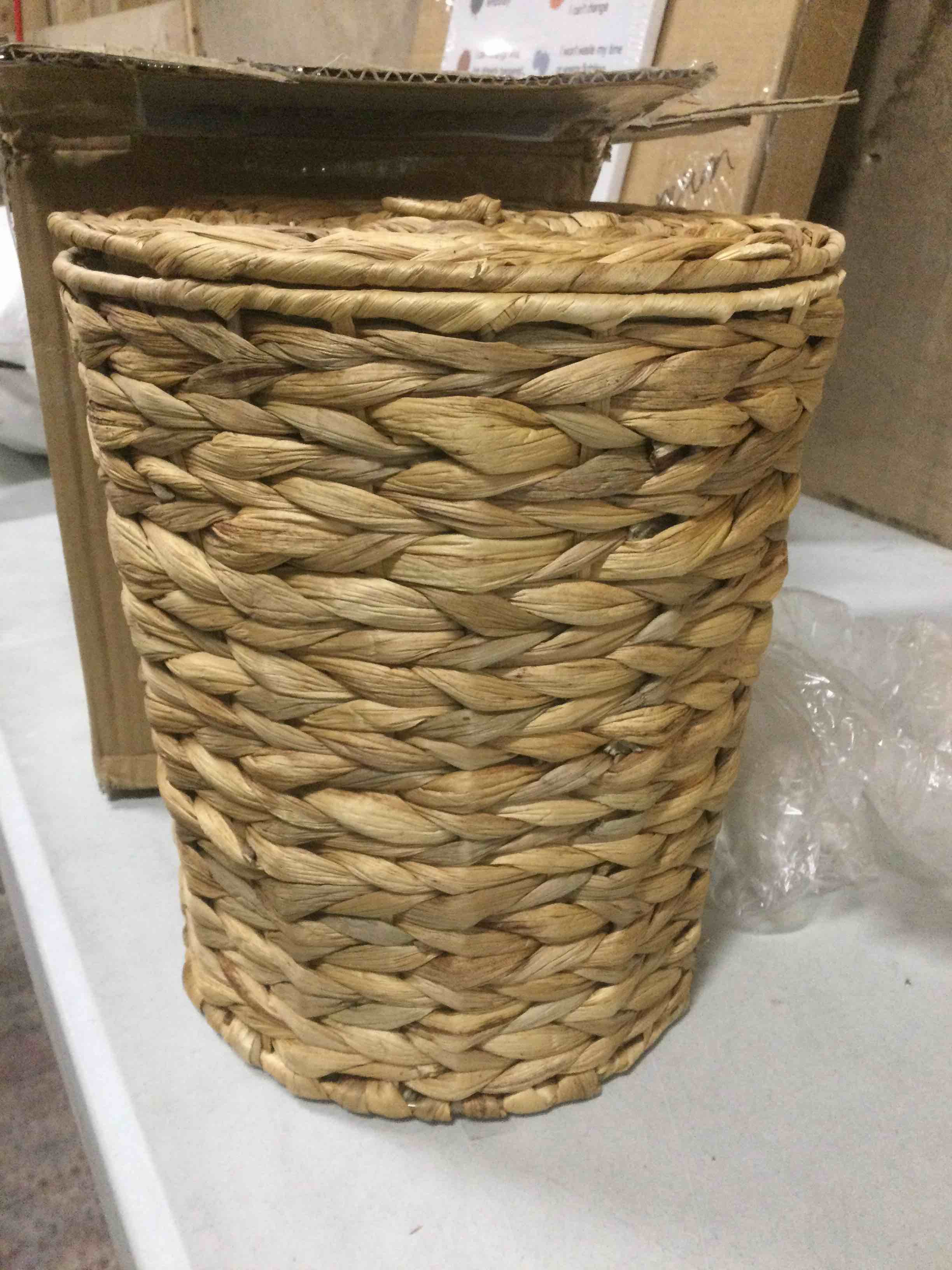 Condition photo showing New/Like New for KCGANI Wicker Waste Basket with Lid and Liner, Handwoven Water Hyacinth Wicker Trash Can, Large Waste Paper Bucket Paper Scrap Bucket WasteBaskets for Bathroom, Bedroom, Kitchen, Office Garbage Can