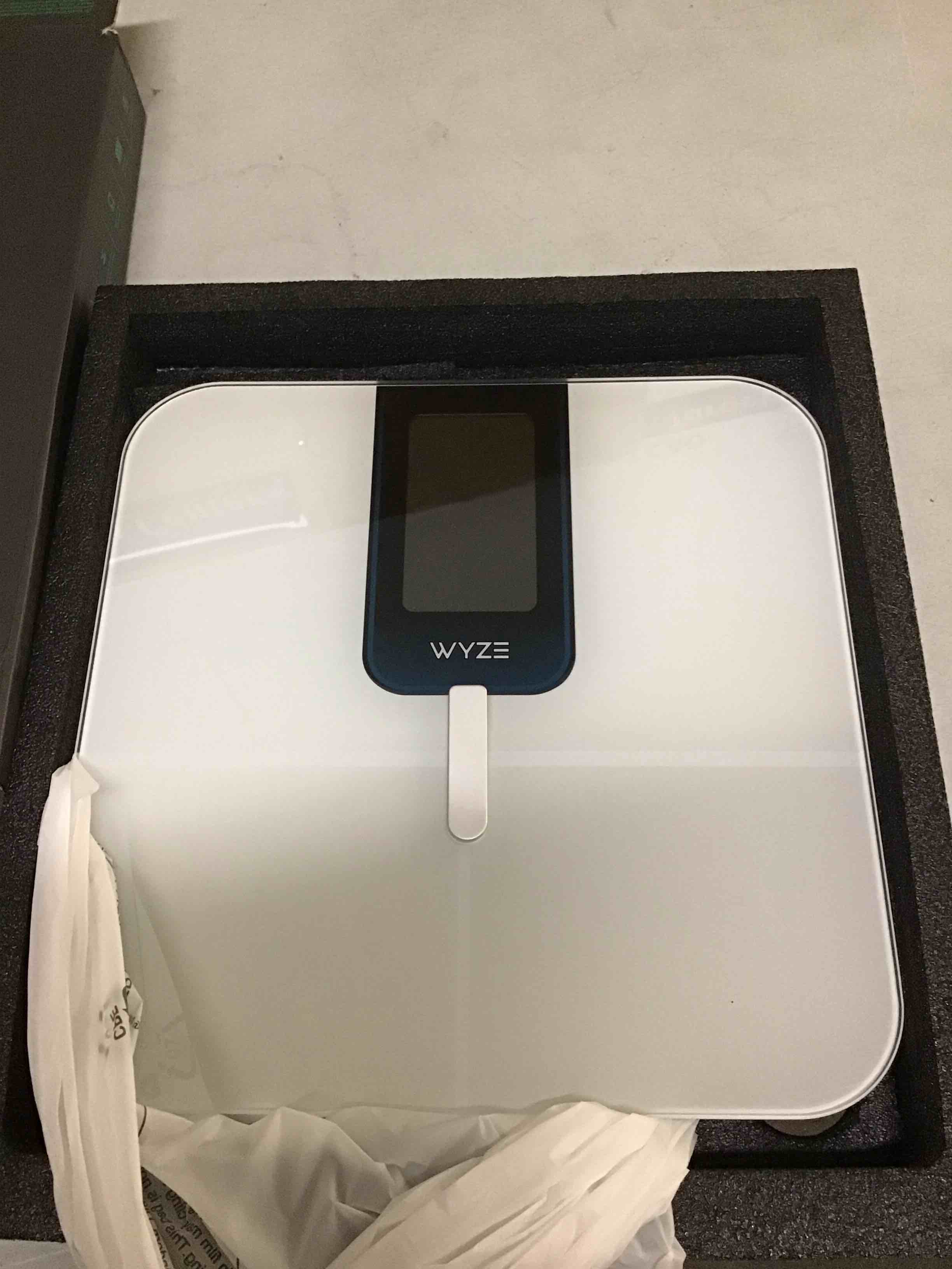 Condition photo showing Good Condition for Wyze Scale Ultra 4.3" Full-color Display with Wi-Fi