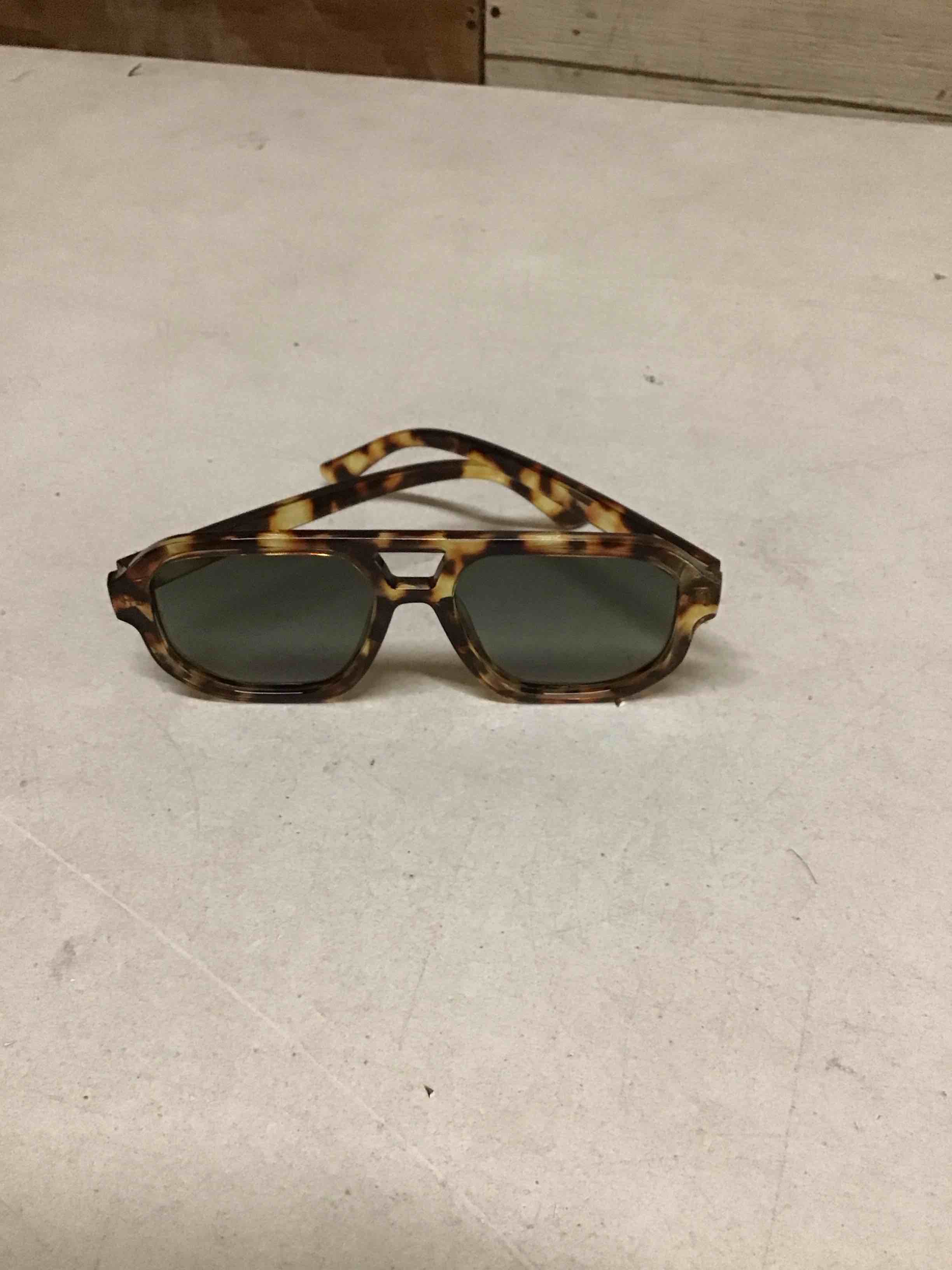 Condition photo showing Good Condition for Vintage Polarized Aviator Sunglasses for Women Men 70s Retro Flat Narrow Rectangular Womens Glasses