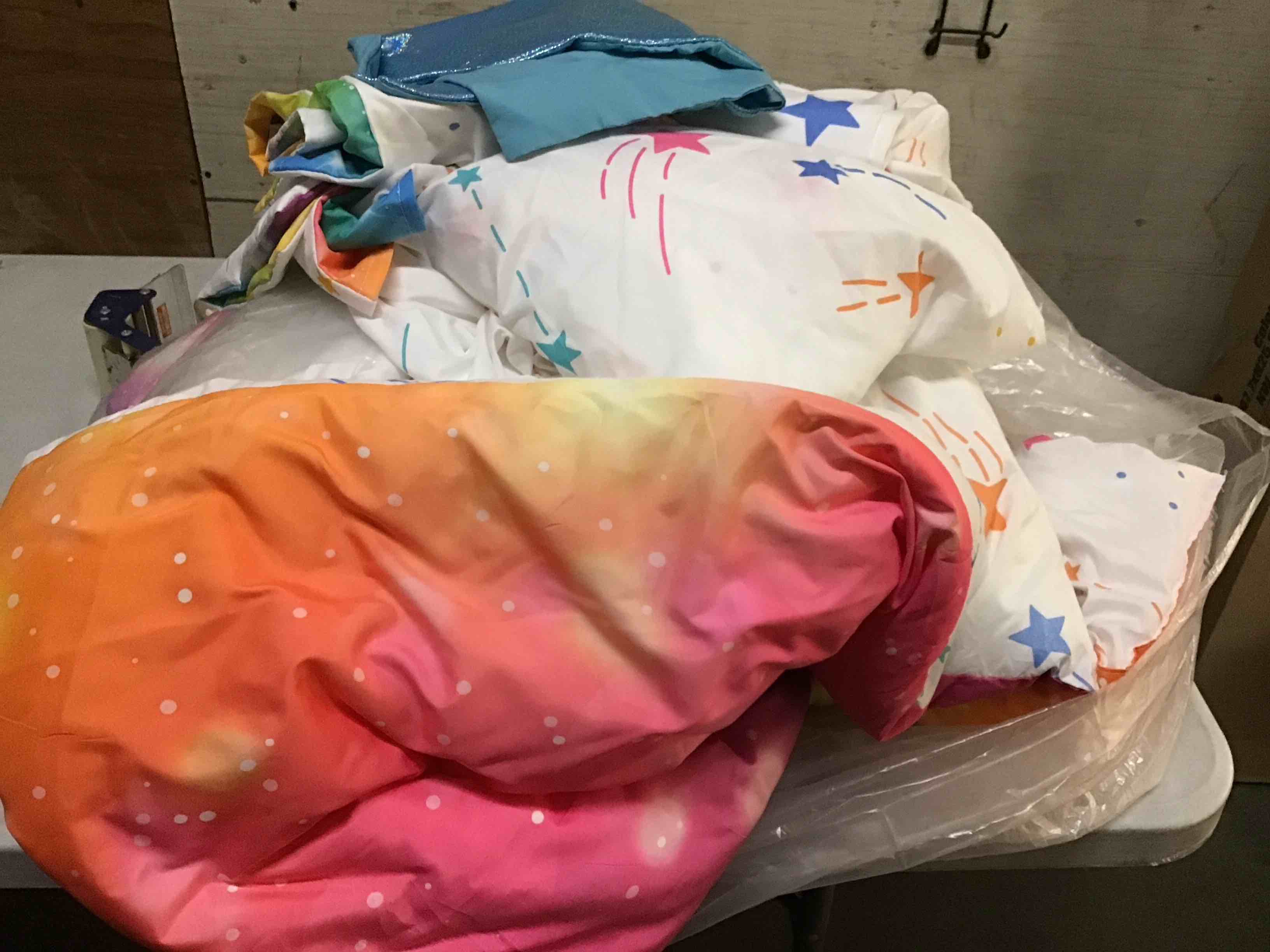 Condition photo showing Good Condition for A Nice Night 6Pcs Gradient Glitter Bedding Set for Girls, Colorful Rainbow Galaxy Comforter Set, Ultra Soft Bedding Sets (Multi,Twin 6Pcs) Yellow-rainbow Twin (6-Piece)