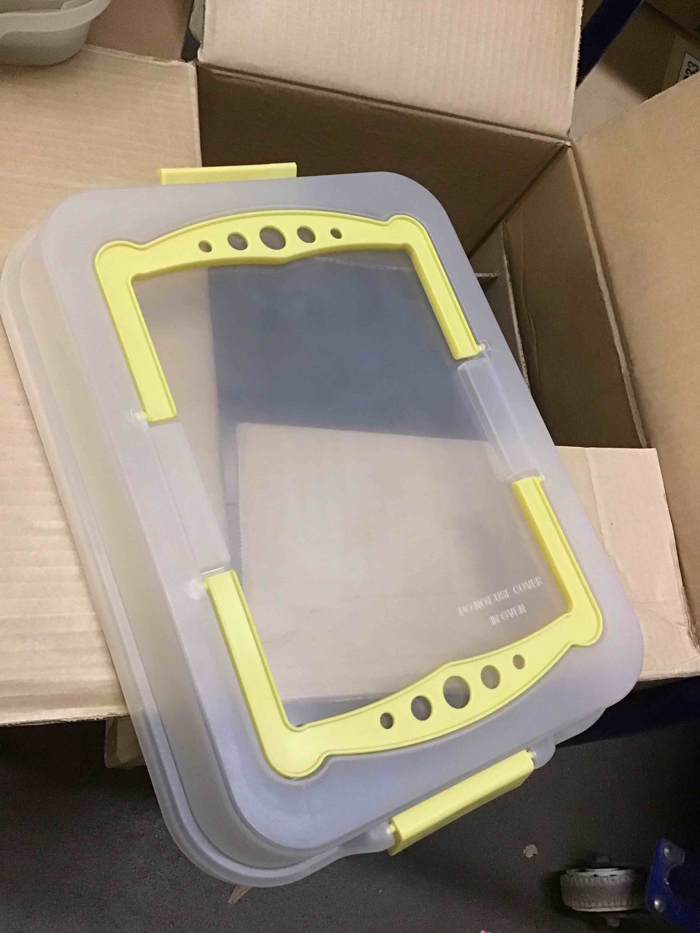 Condition photo showing New/Like New for (plastic cover with yellow handle and locks ) case of 24 cake pan lid with handle 11” x 14”