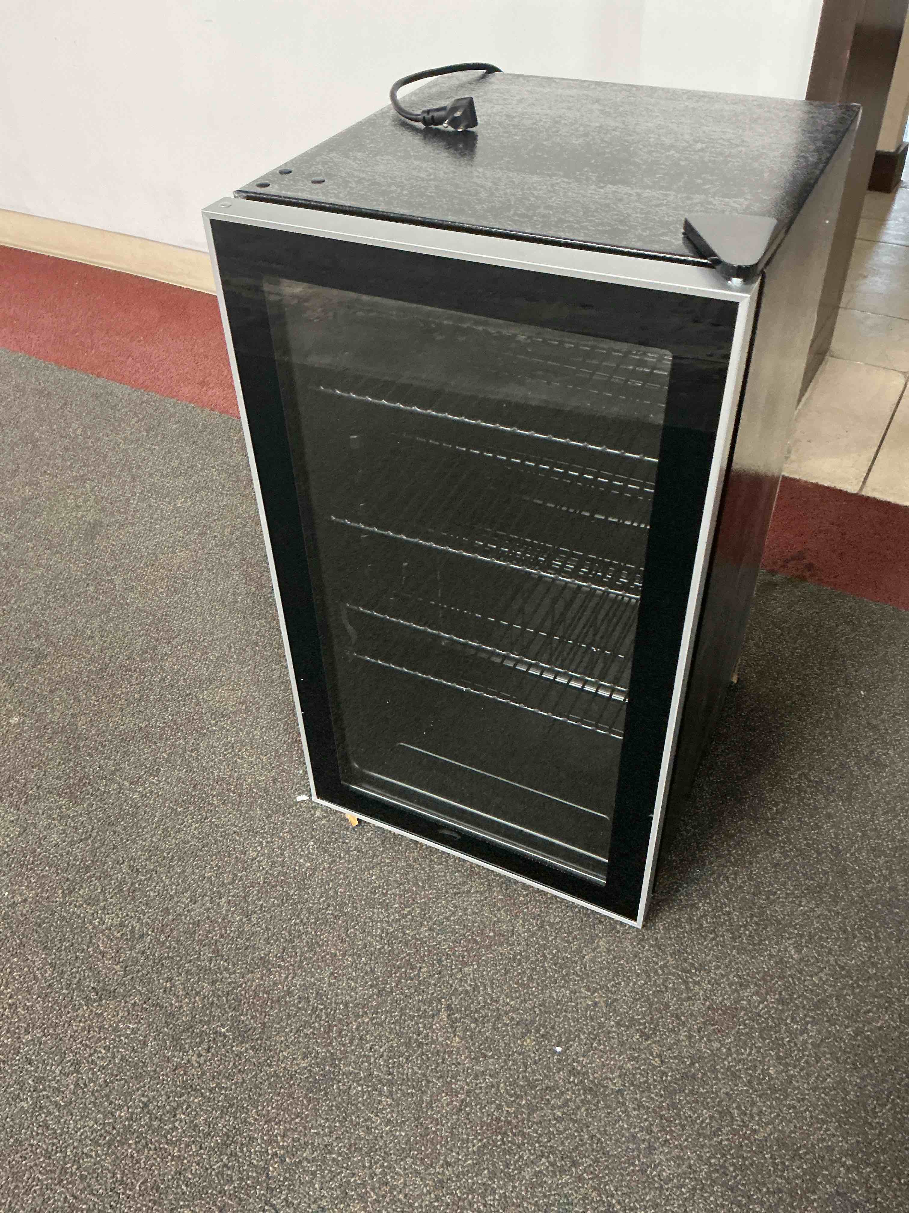 Condition photo showing Good Condition for Antarctic Star Beverage Refrigerator Cooler 3.2cu.ft