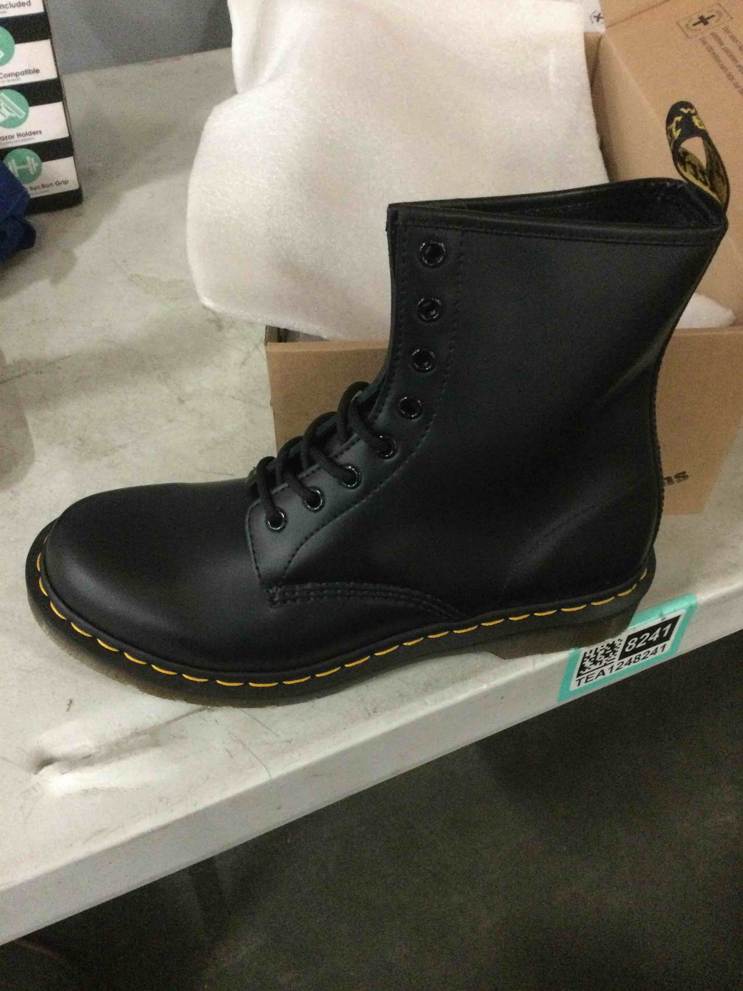 Condition photo showing New/Like New for (size 8)Dr. Martens unisex-adult Combs Leather