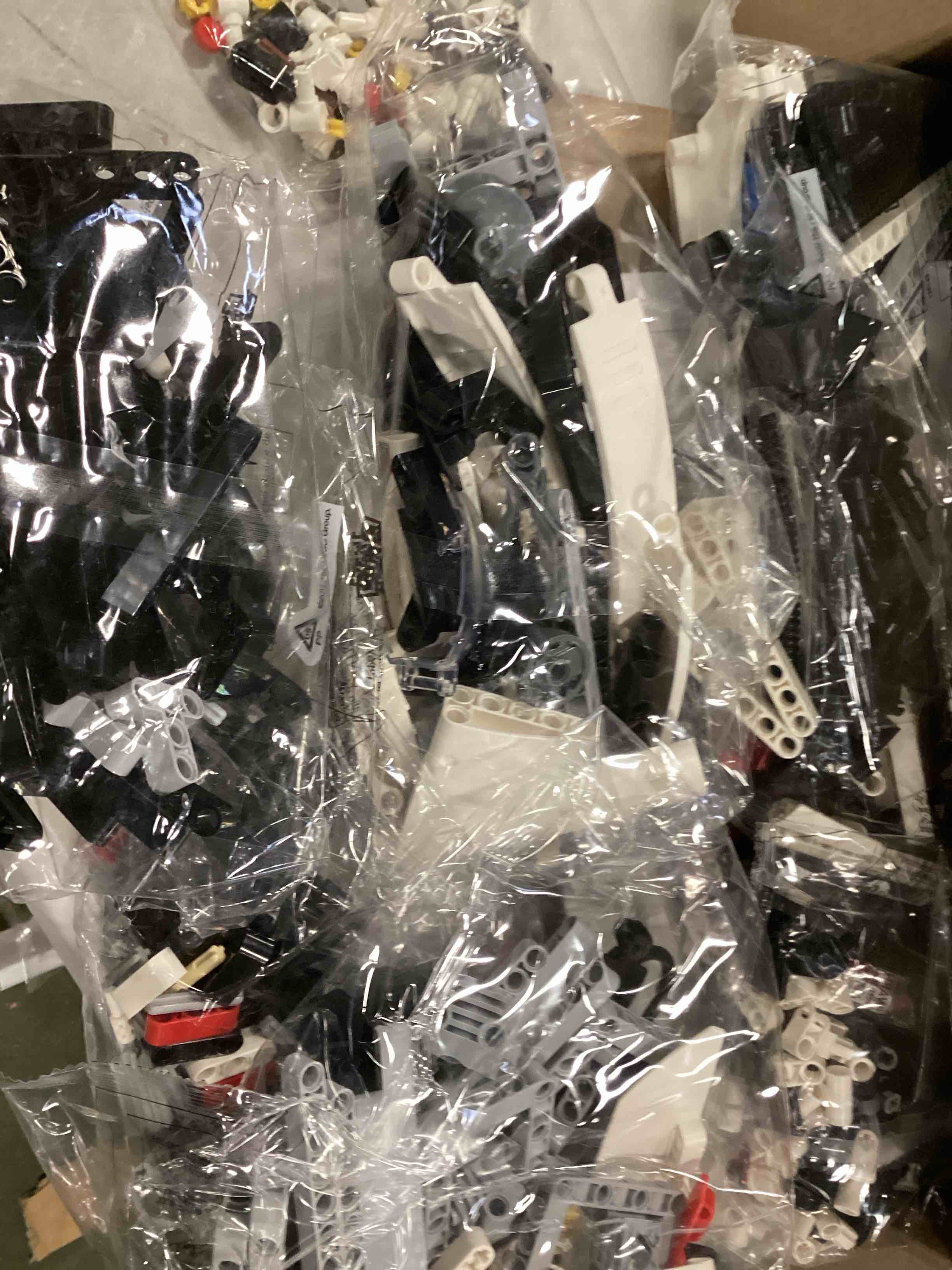 https://s3.amazonaws.com/lotting-images-prod/bidfta/TEA1251070_1738768859659.jpeg