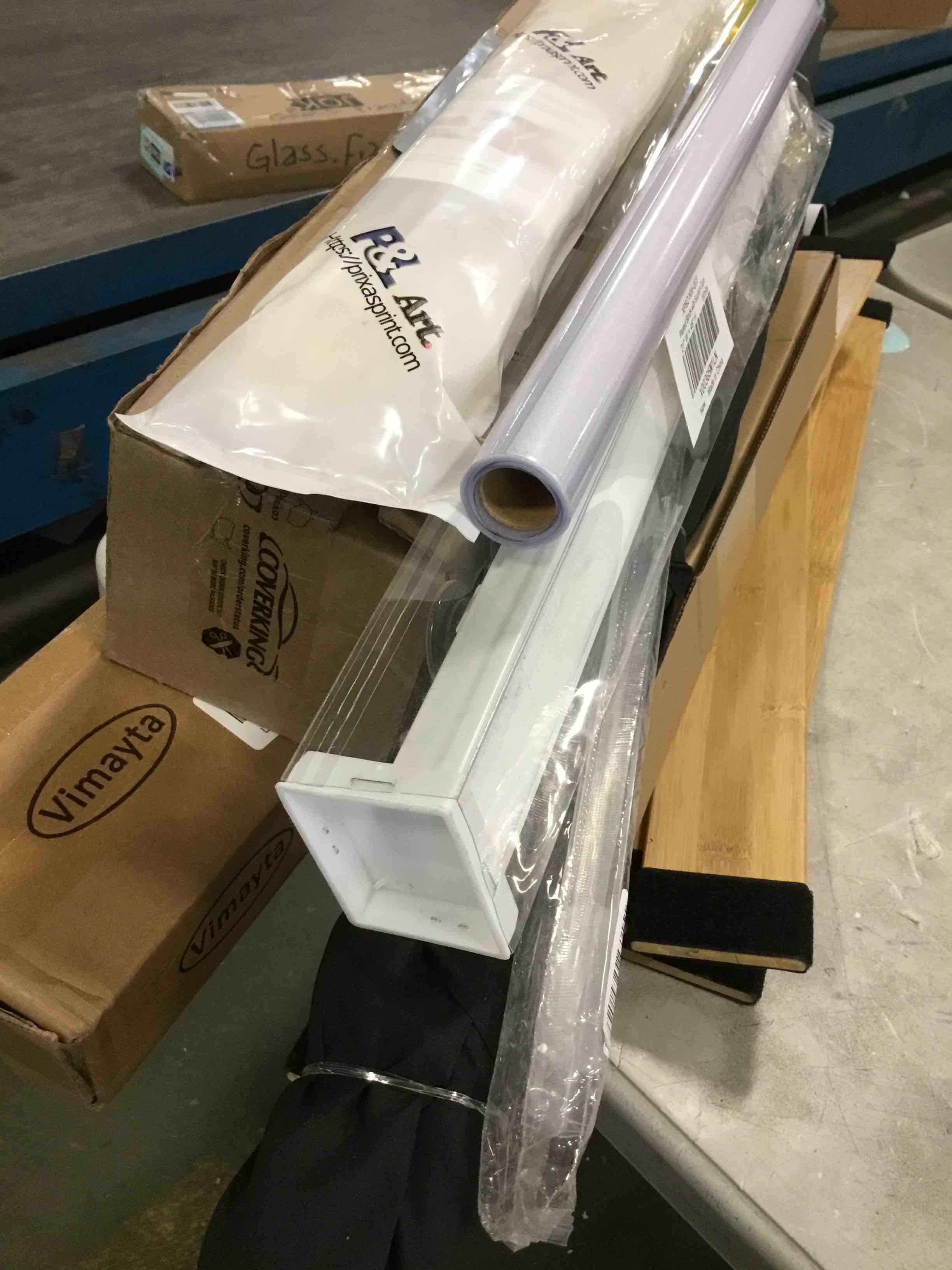 Assorted of  Products for the Maintenance or Decoration of the Home (it can include a variety of sizes and models)