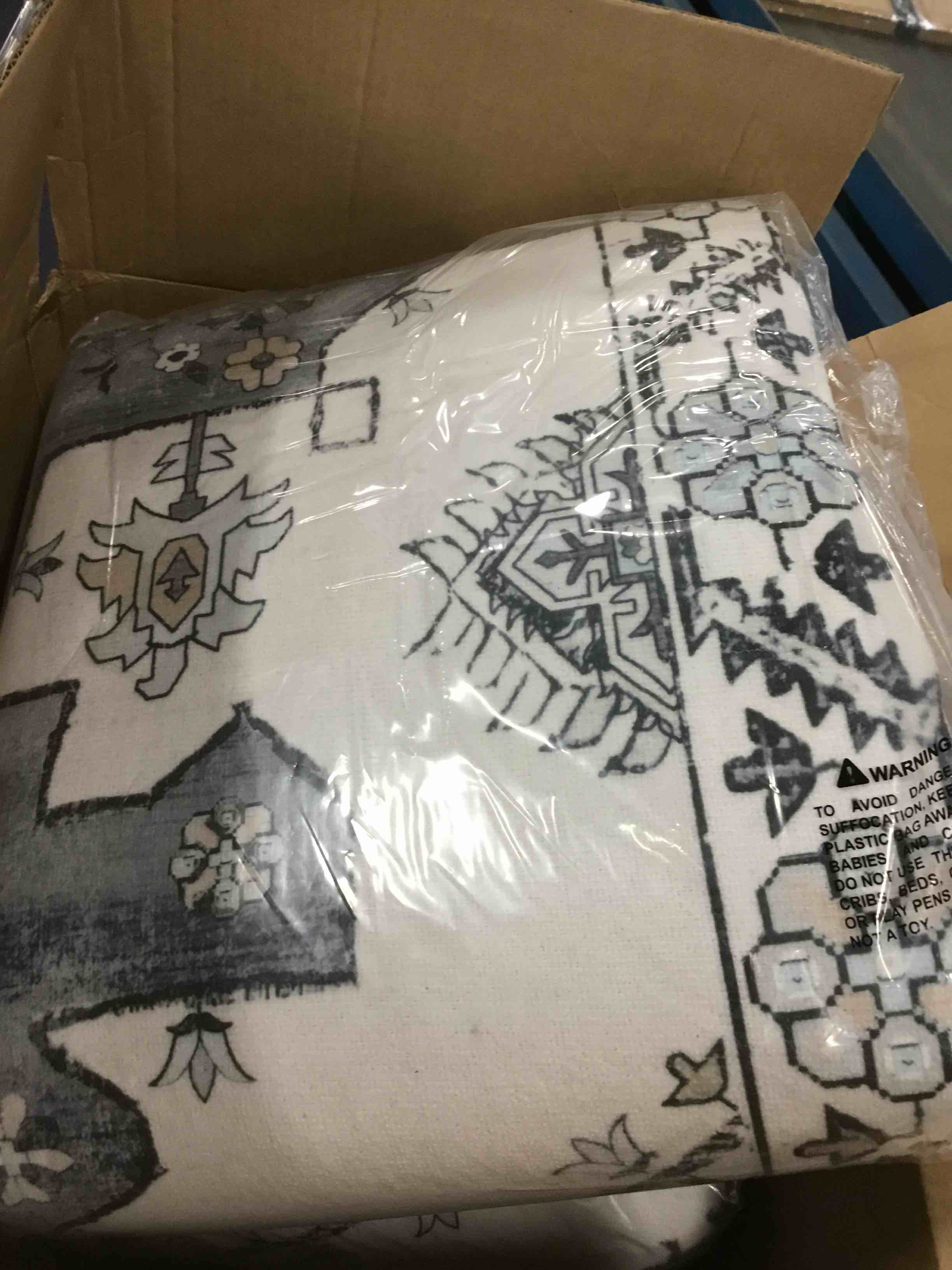 https://s3.amazonaws.com/lotting-images-prod/bidfta/TEA1253064_1738160614078.jpeg