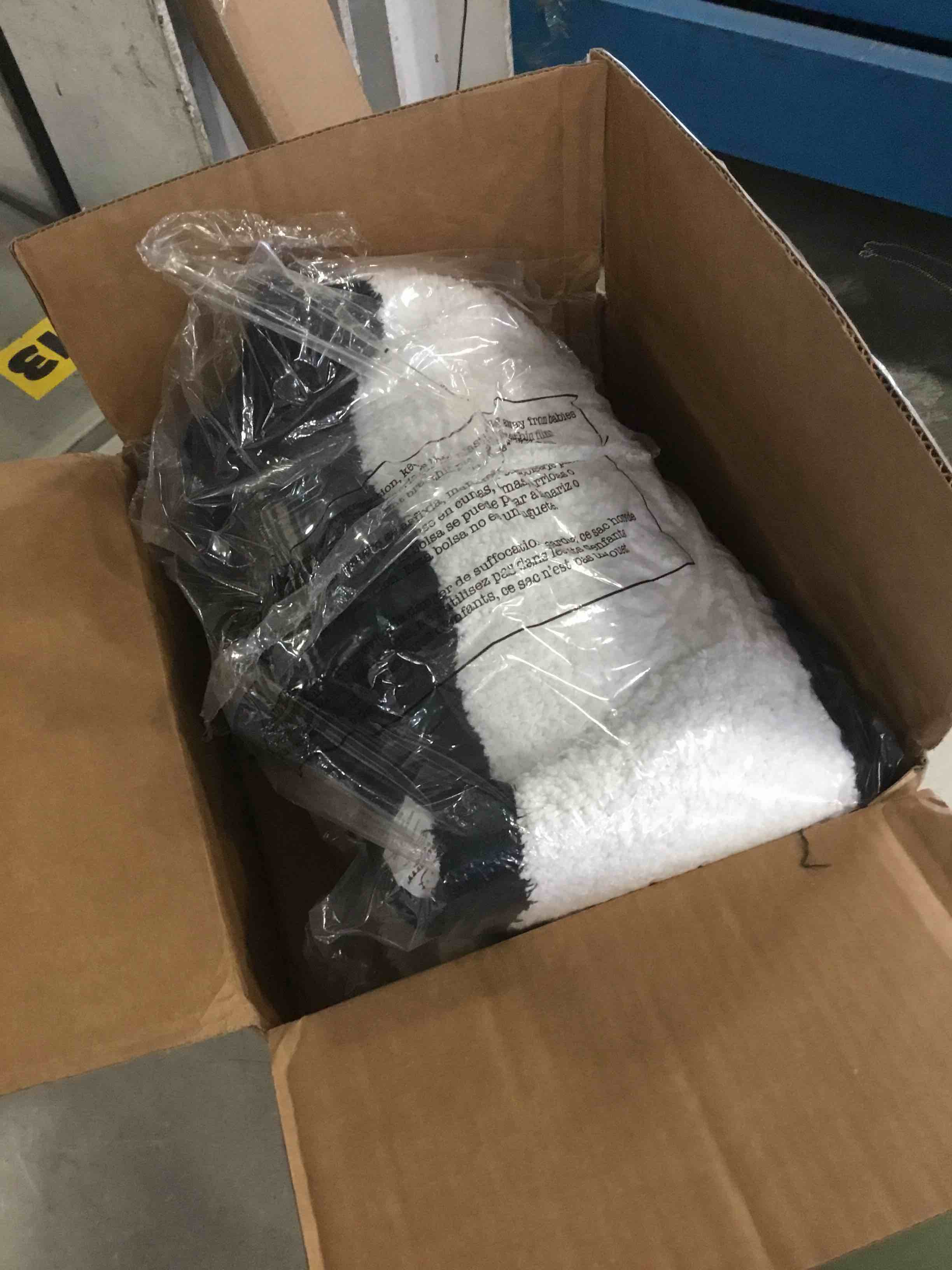 https://s3.amazonaws.com/lotting-images-prod/bidfta/TEA1257518_1739208314610.jpeg