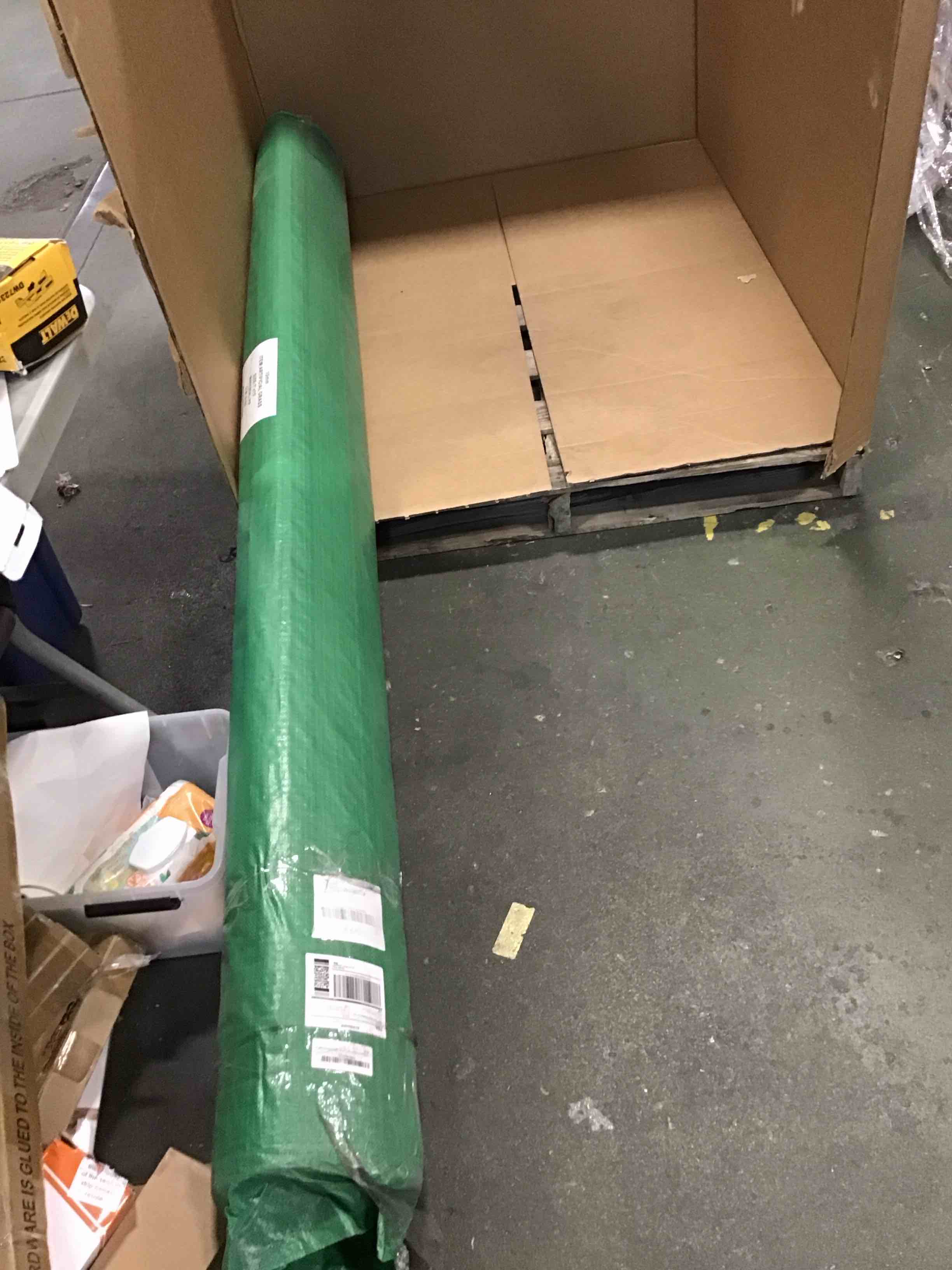 https://s3.amazonaws.com/lotting-images-prod/bidfta/TEA1259291_1737999561441.jpeg