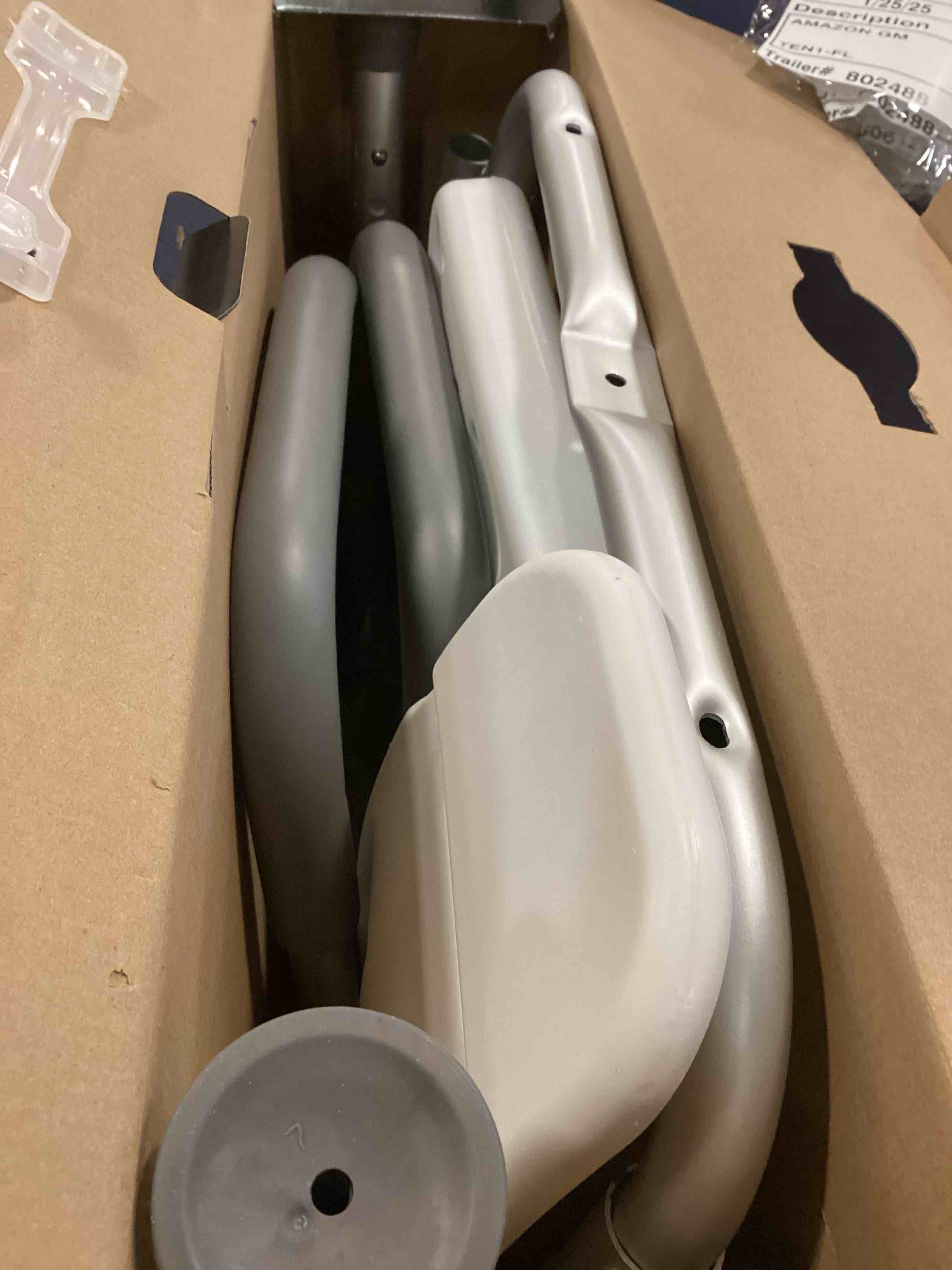 https://s3.amazonaws.com/lotting-images-prod/bidfta/TEA1261200_1738011999272.jpeg