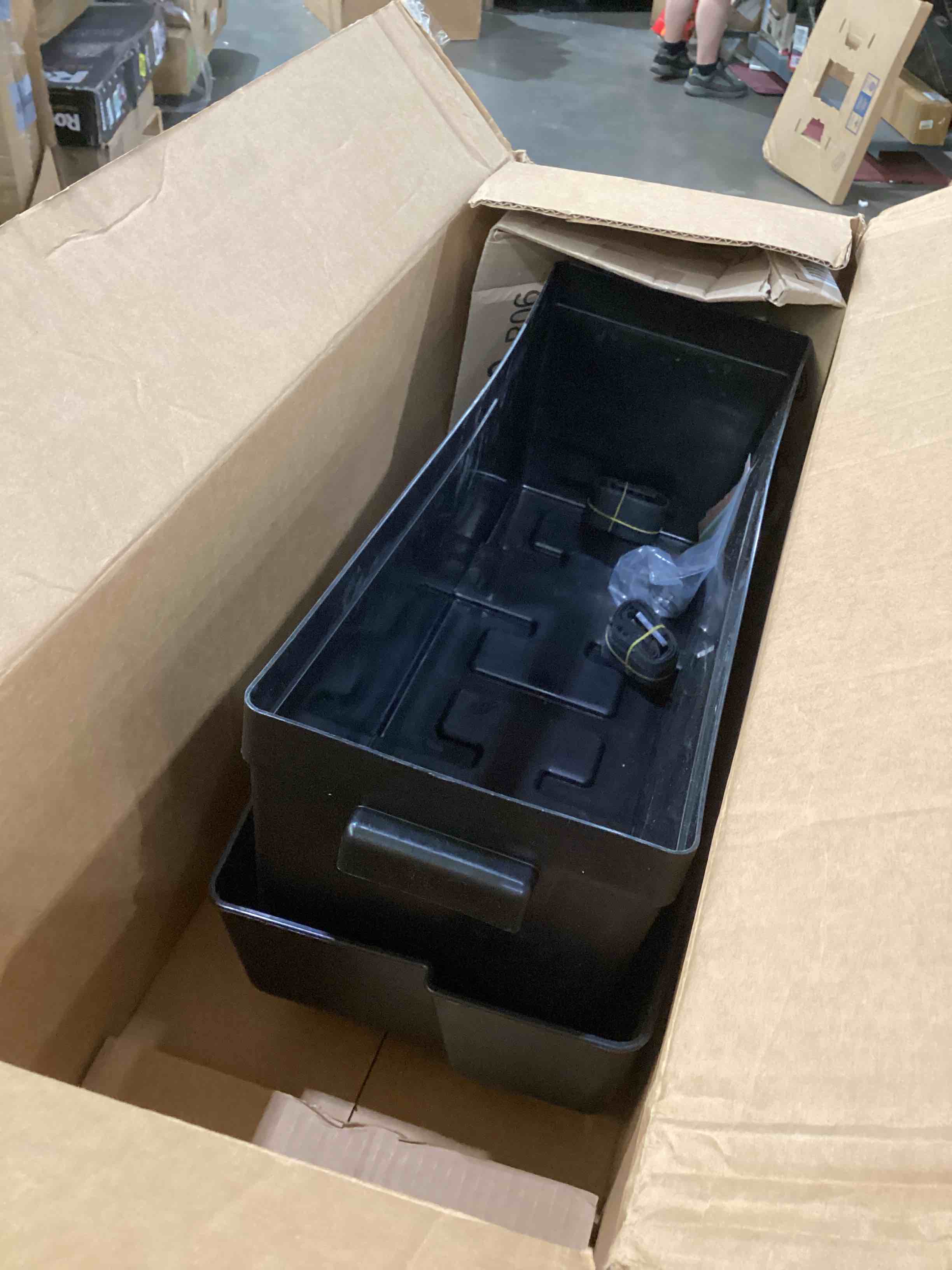 https://s3.amazonaws.com/lotting-images-prod/bidfta/TEA1265919_1756143552833.jpeg