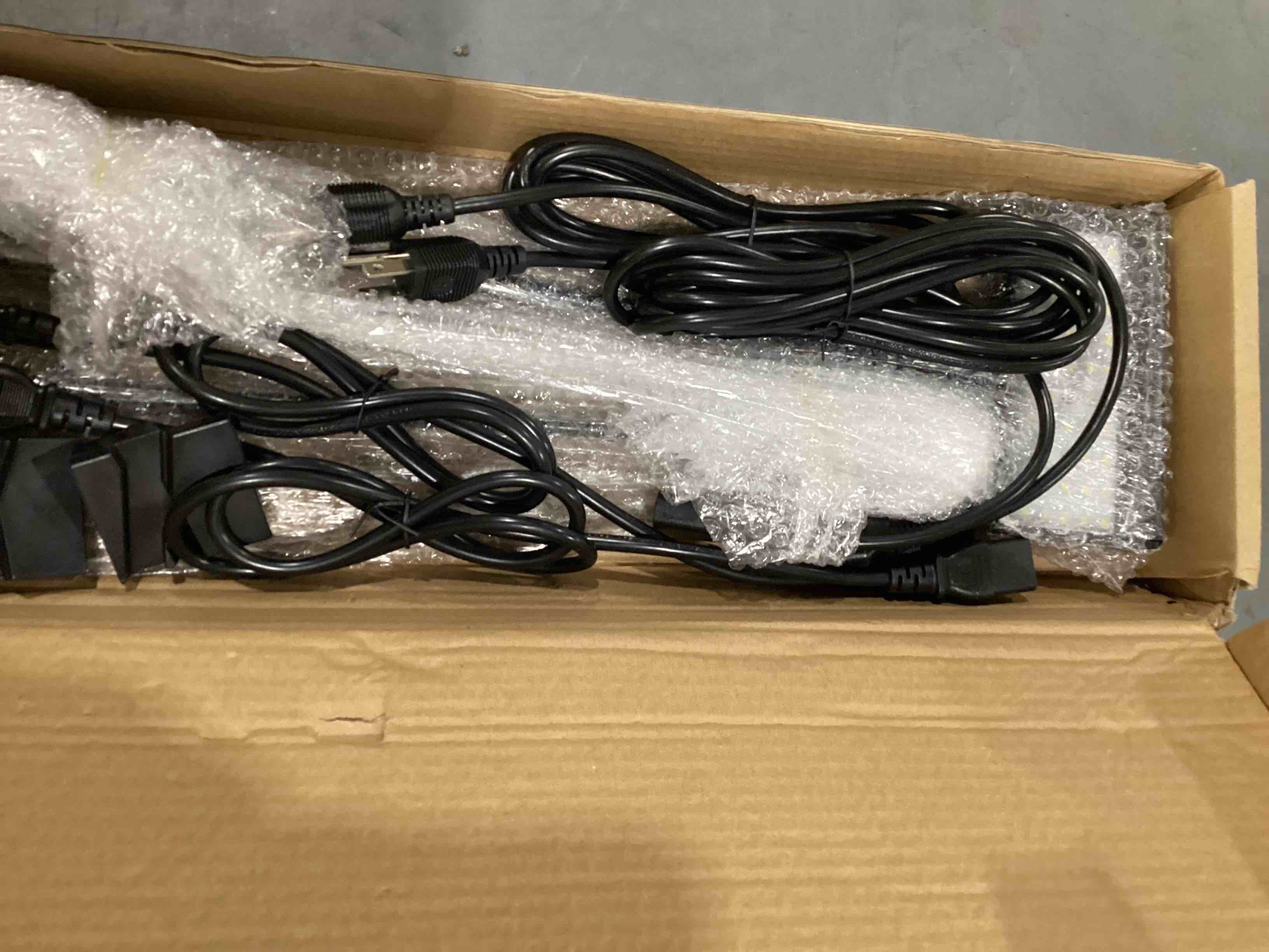 https://s3.amazonaws.com/lotting-images-prod/bidfta/TEA1273120_1752778005448.jpeg