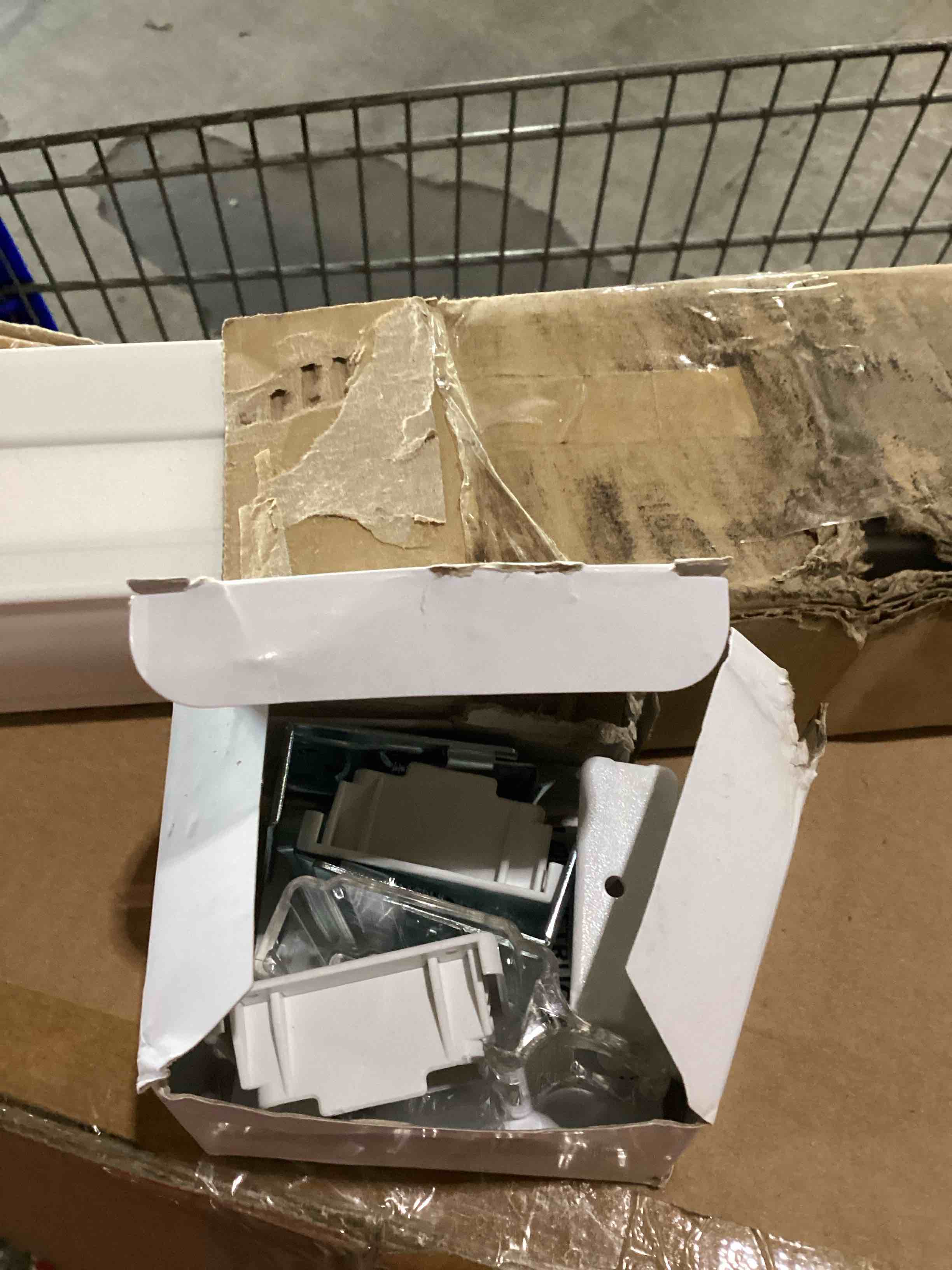https://s3.amazonaws.com/lotting-images-prod/bidfta/TEA1274949_1755015056511.jpeg