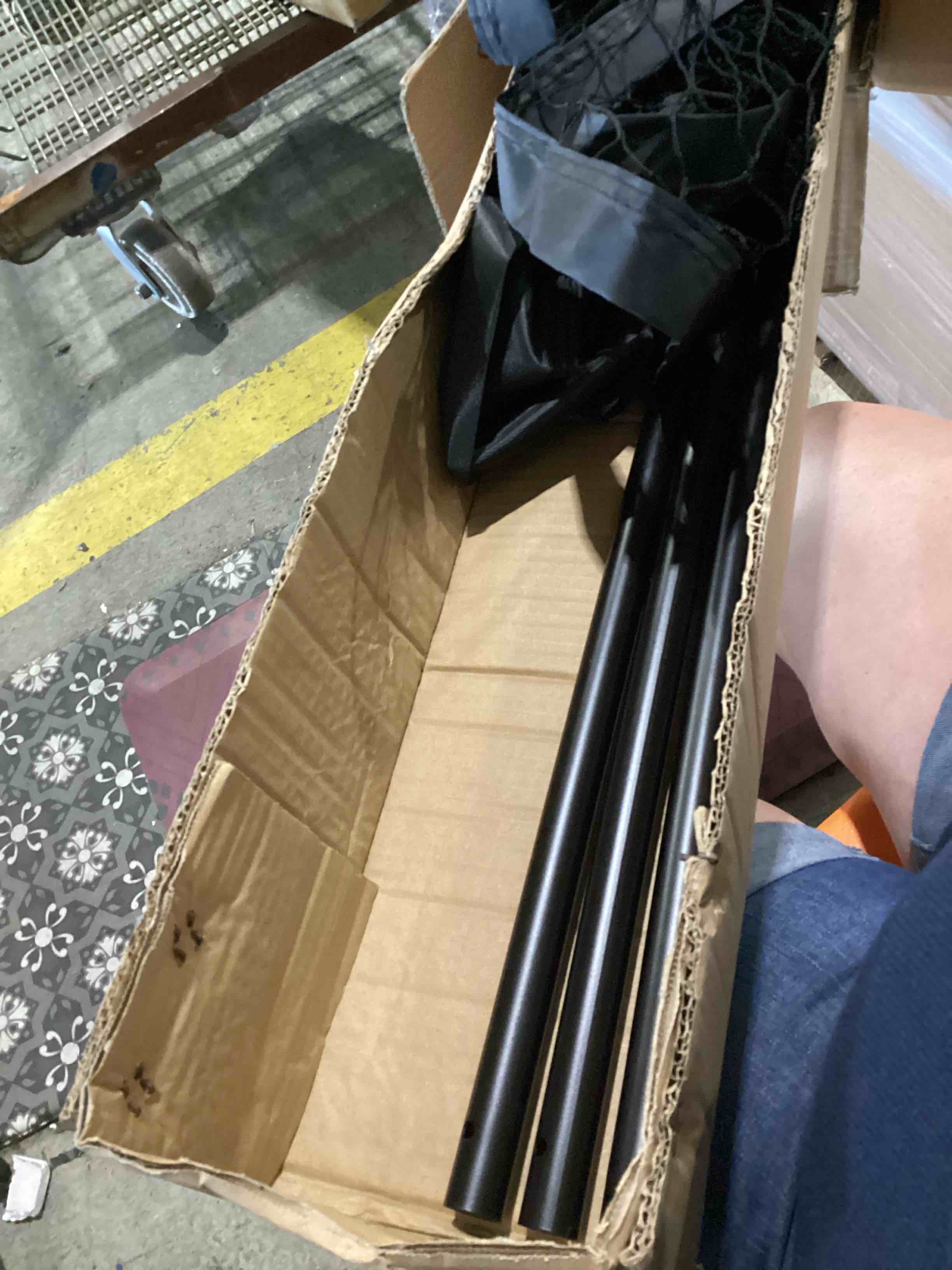 https://s3.amazonaws.com/lotting-images-prod/bidfta/TEA1274960_1755099637762.jpeg