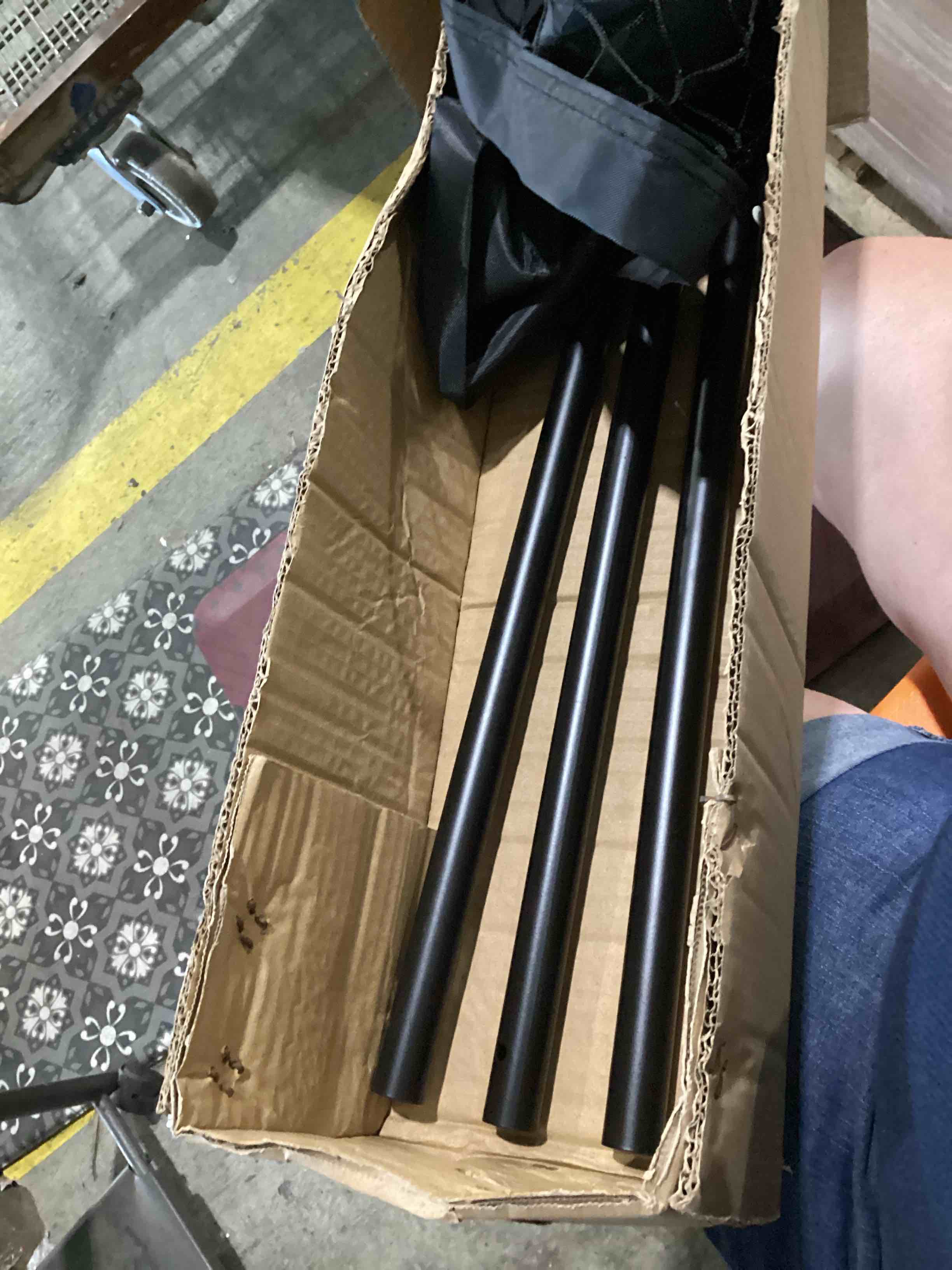 https://s3.amazonaws.com/lotting-images-prod/bidfta/TEA1274960_1755099643904.jpeg