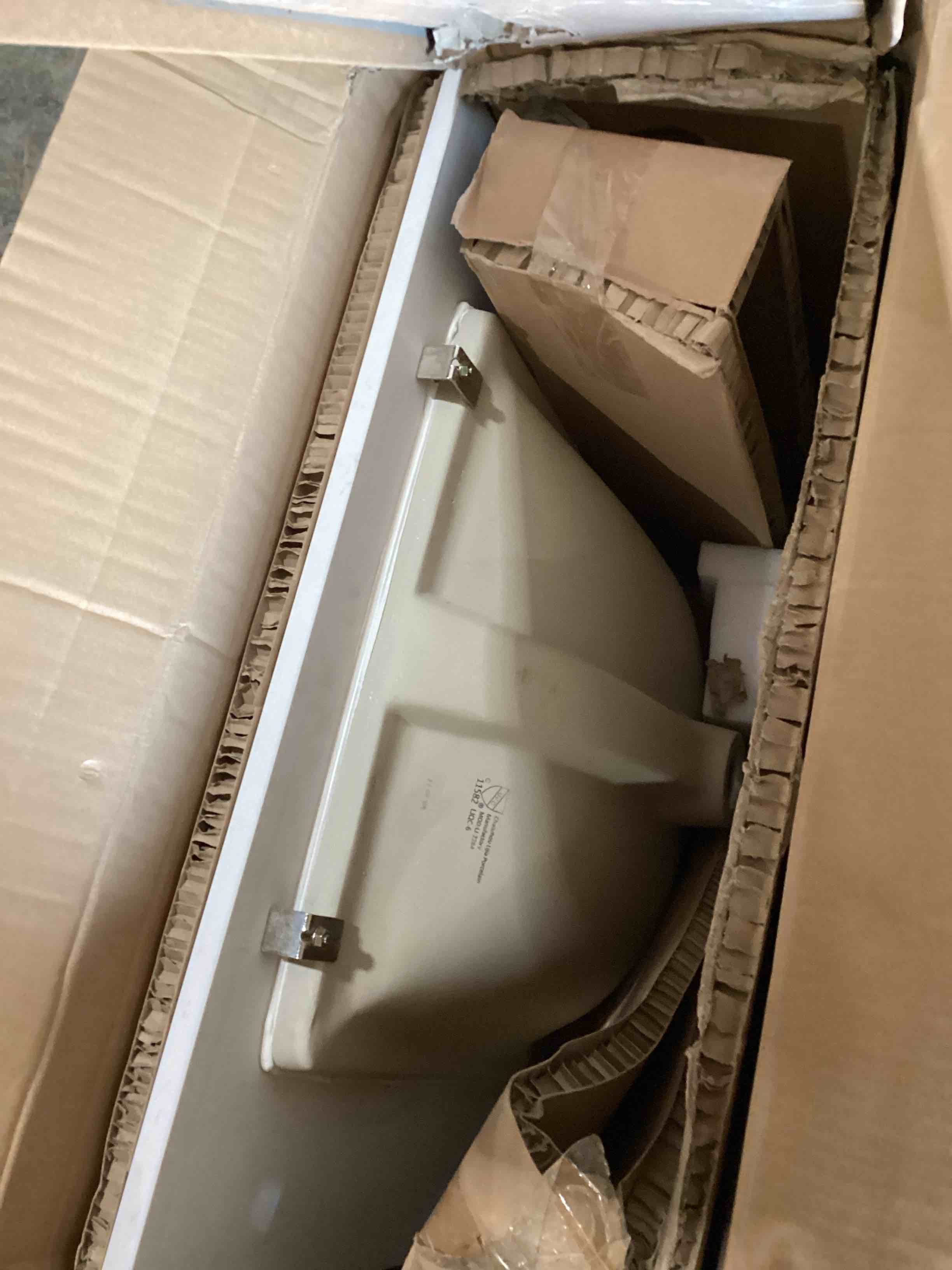https://s3.amazonaws.com/lotting-images-prod/bidfta/TEA1275010_1755270477496.jpeg