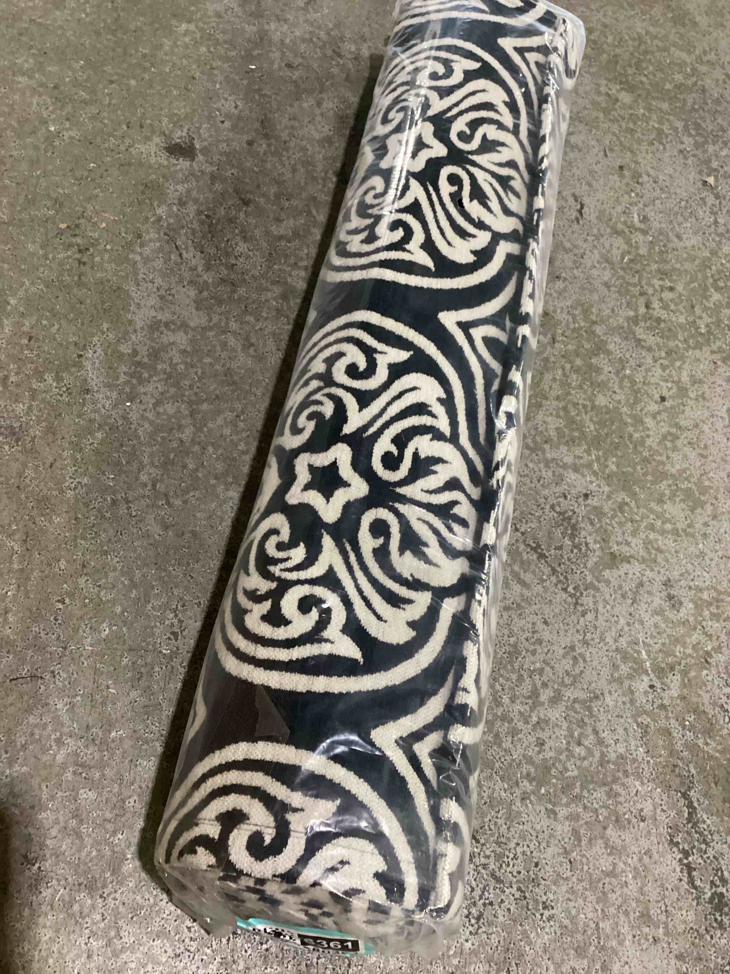 (unknown size) Indoor Door Mat Washable Low Pile Entry Rug with Non-Slip Rubber Backing, Durable Welcome Mat for Entryway, Hallway, Patio, or Porch 1'5'' x 2'6'' Amari