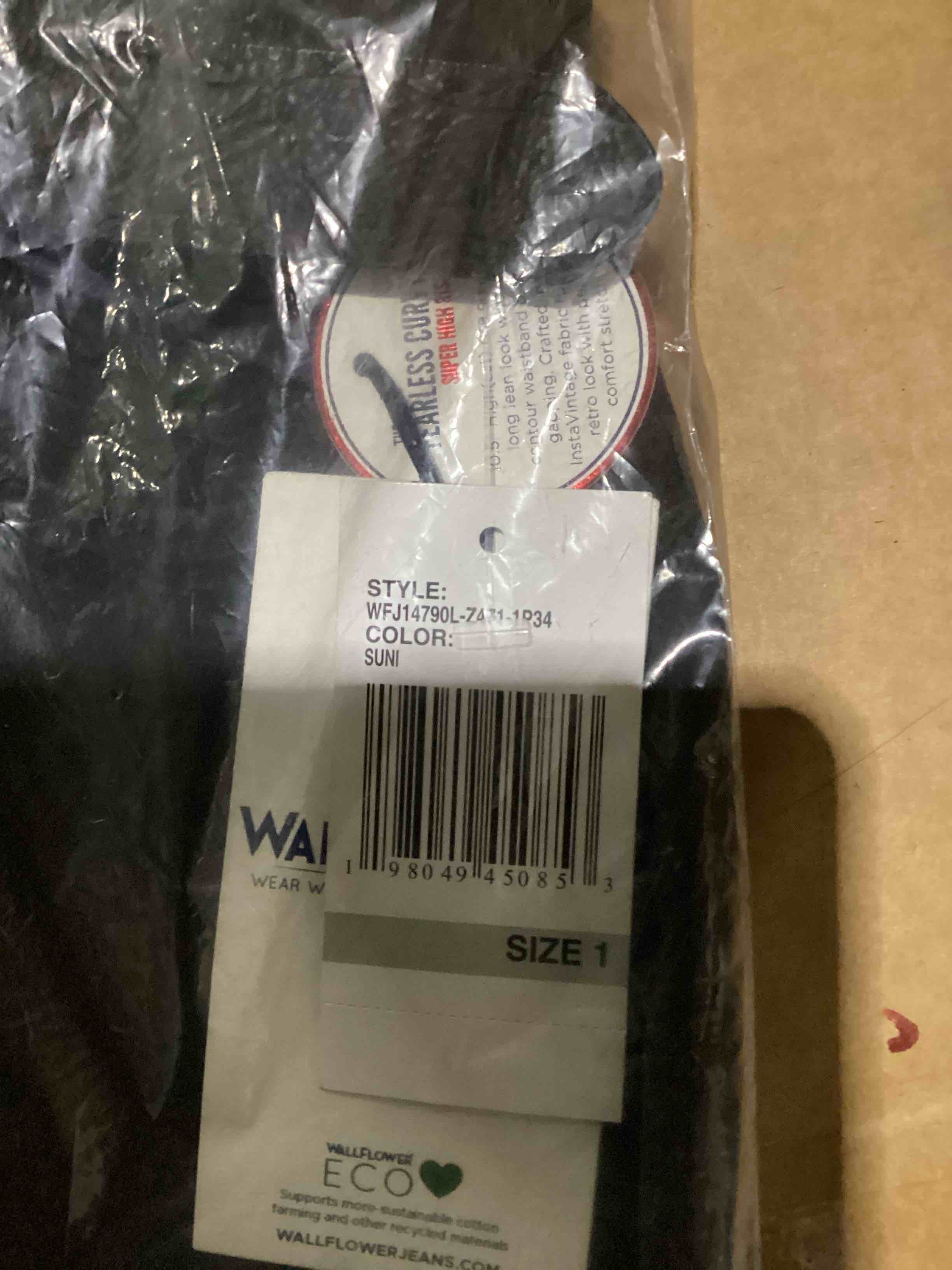 Condition photo showing As Is for SIZE 1 WallFlower Women's Juniors InstaVintage Belted Fearless Curvy High-Rise Stretch Short Shorts SIZE 1