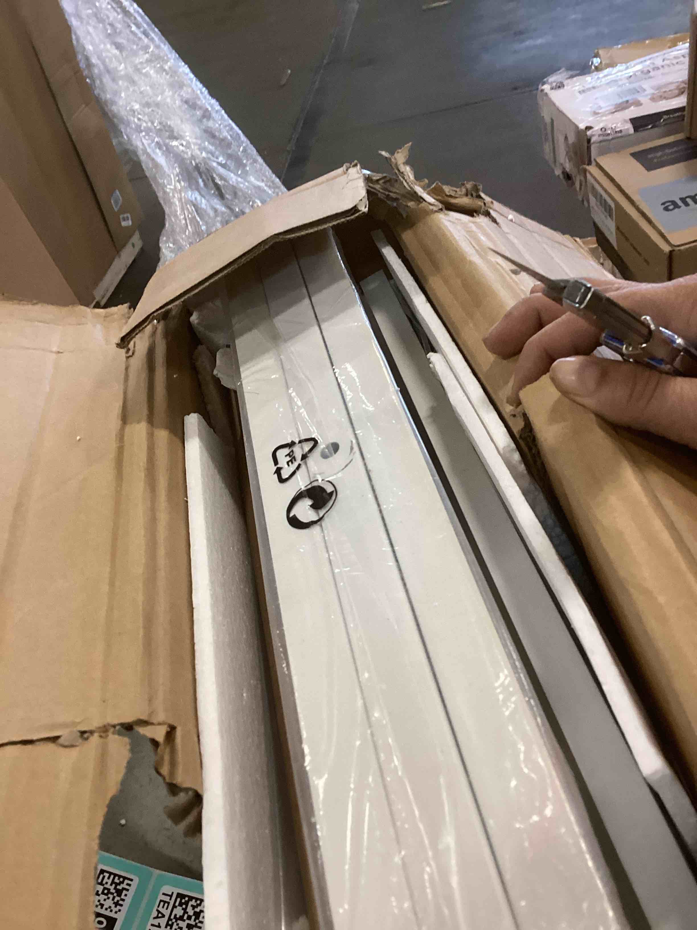 https://s3.amazonaws.com/lotting-images-prod/bidfta/TEA1289886_1741880702215.jpeg