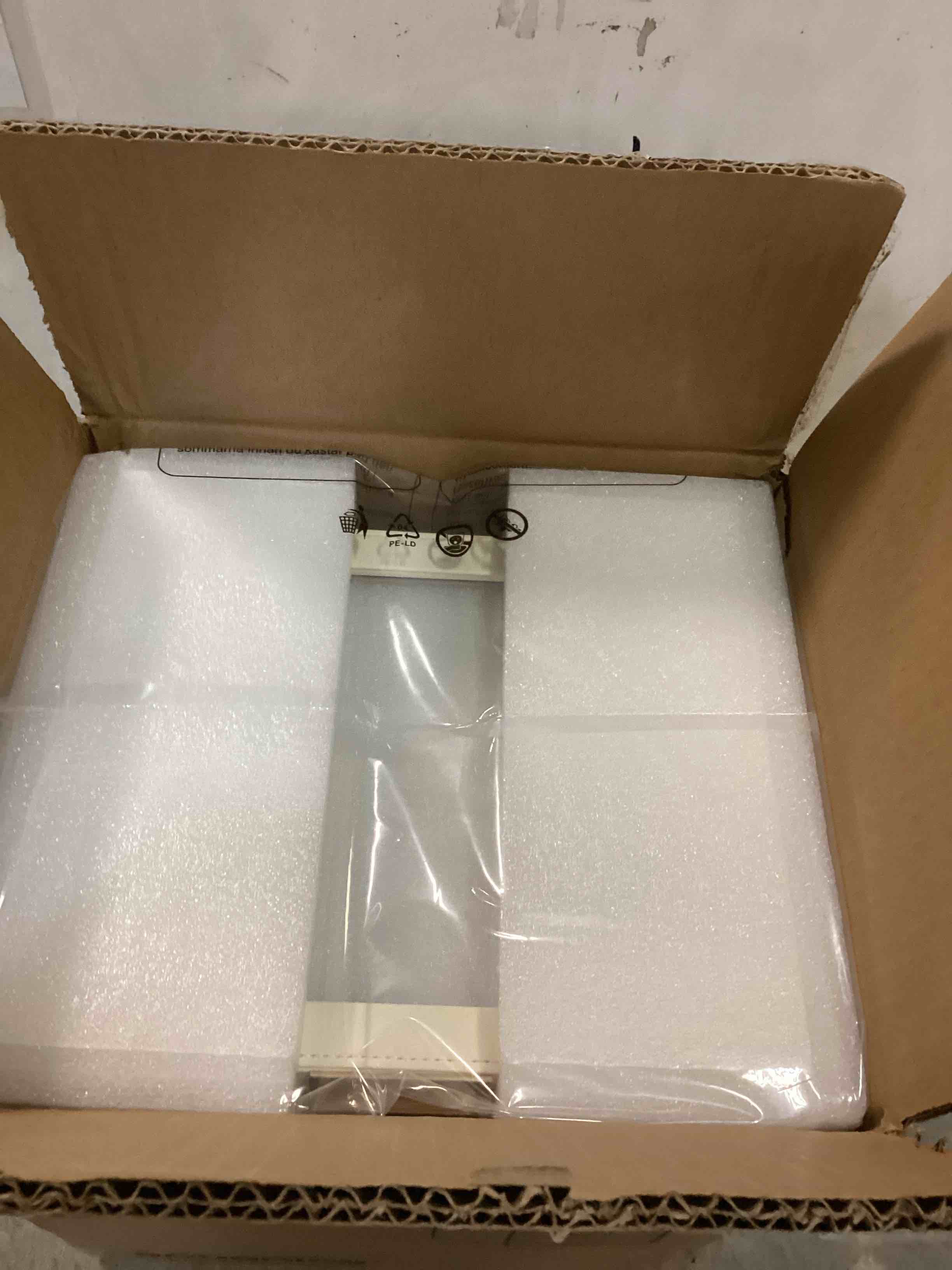 https://s3.amazonaws.com/lotting-images-prod/bidfta/TEA1291576_1741207053203.jpeg