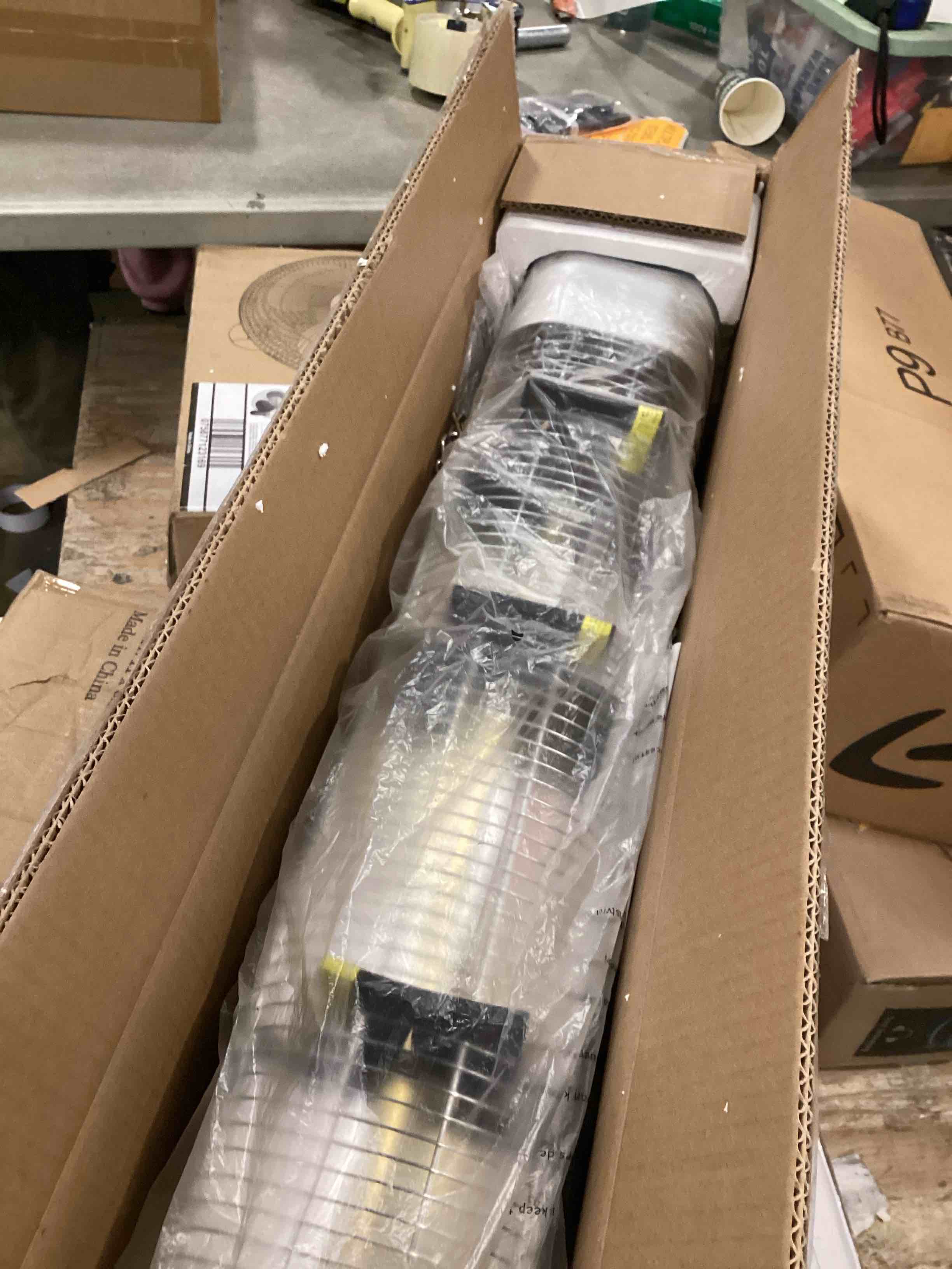 https://s3.amazonaws.com/lotting-images-prod/bidfta/TEA1294393_1740688392701.jpeg