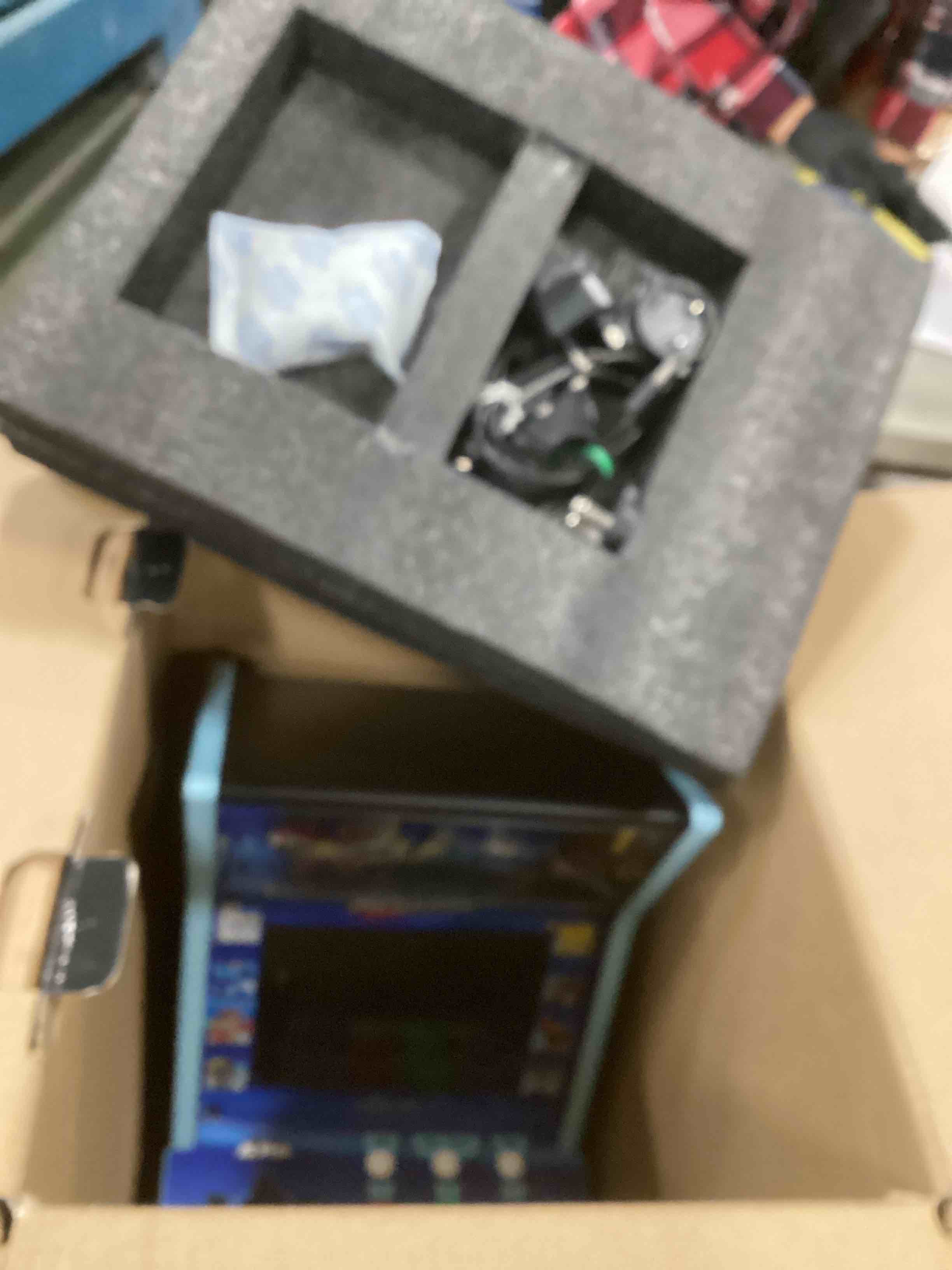 https://s3.amazonaws.com/lotting-images-prod/bidfta/TEA1294969_1741100020905.jpeg