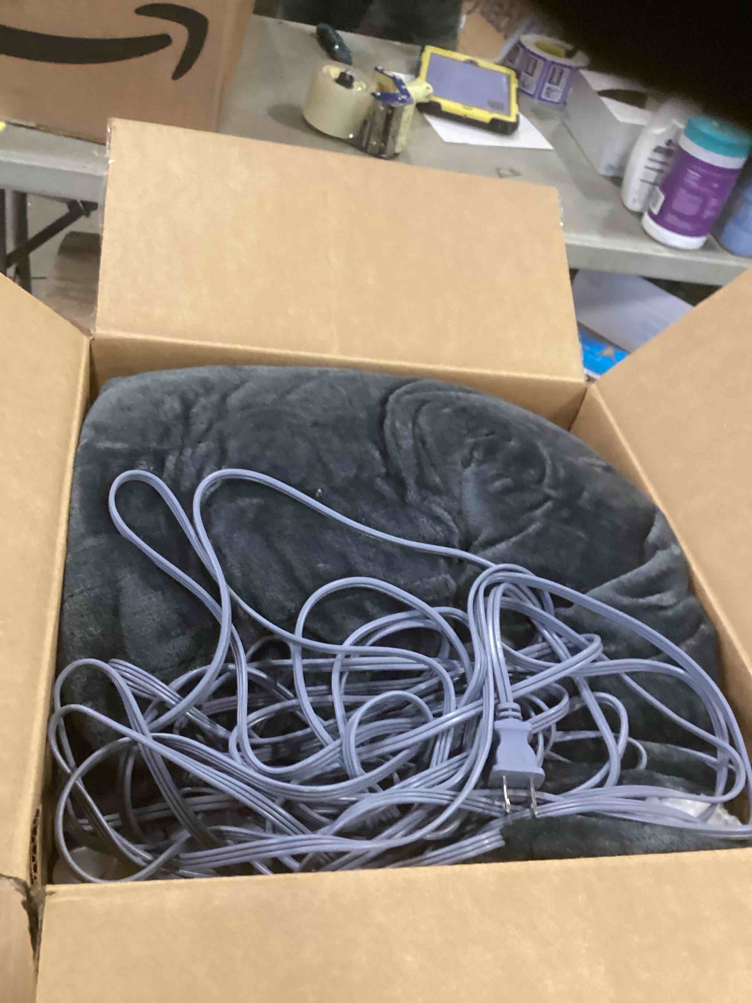 https://s3.amazonaws.com/lotting-images-prod/bidfta/TEA1295544_1741293192248.jpeg