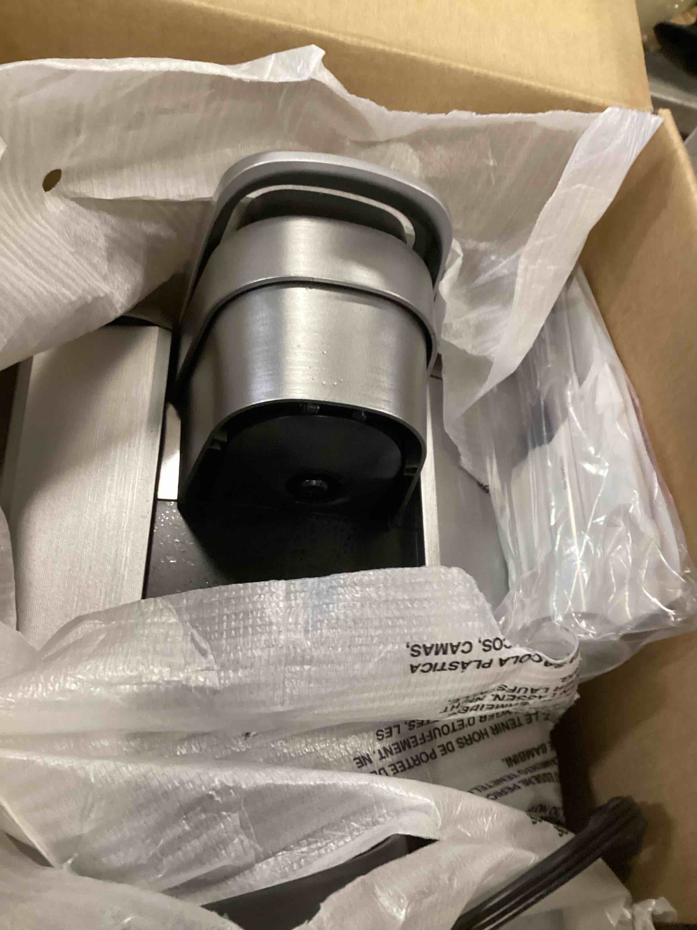 https://s3.amazonaws.com/lotting-images-prod/bidfta/TEA1296068_1741717395002.jpeg