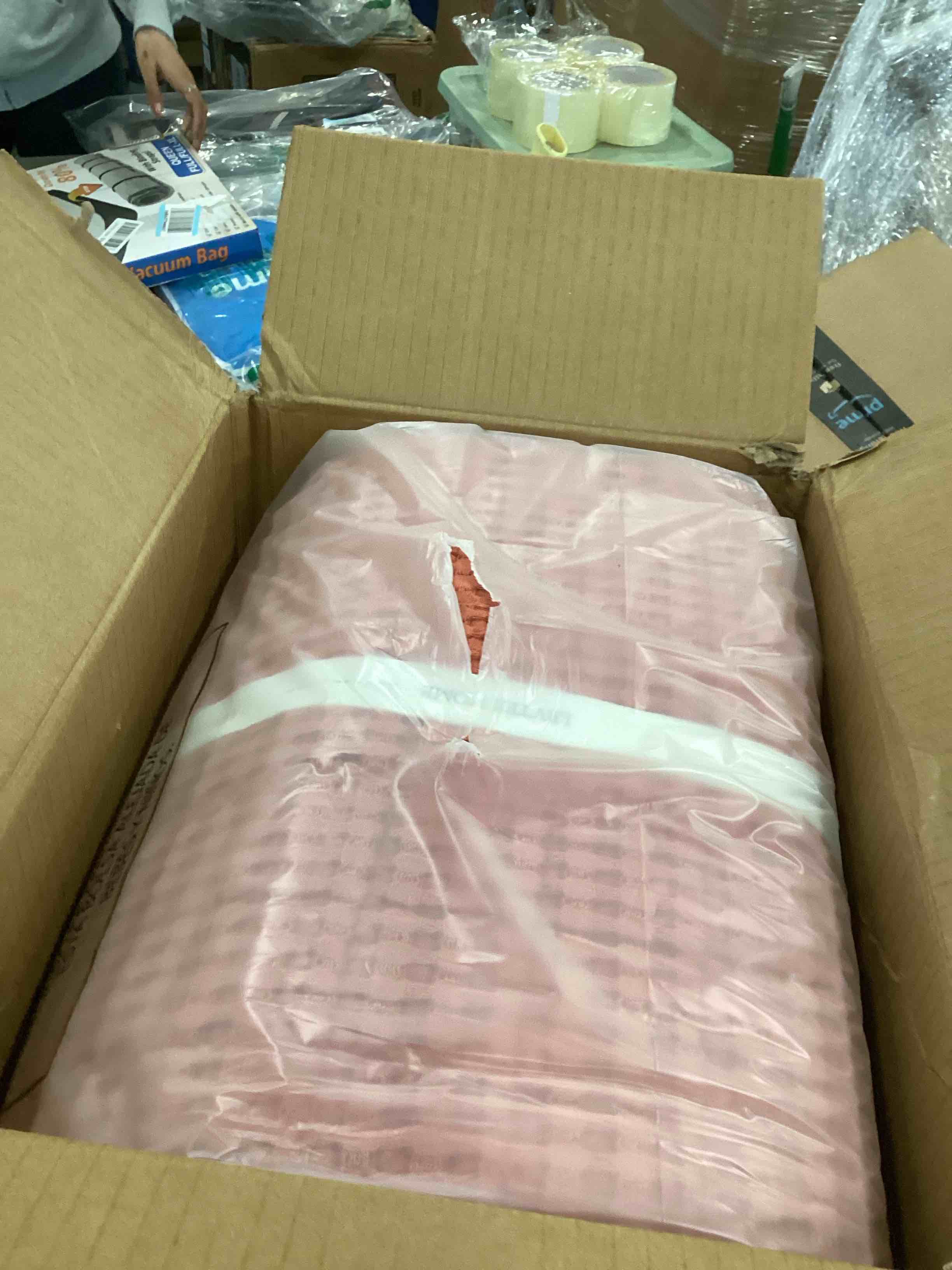 https://s3.amazonaws.com/lotting-images-prod/bidfta/TEA1296159_1741785771632.jpeg