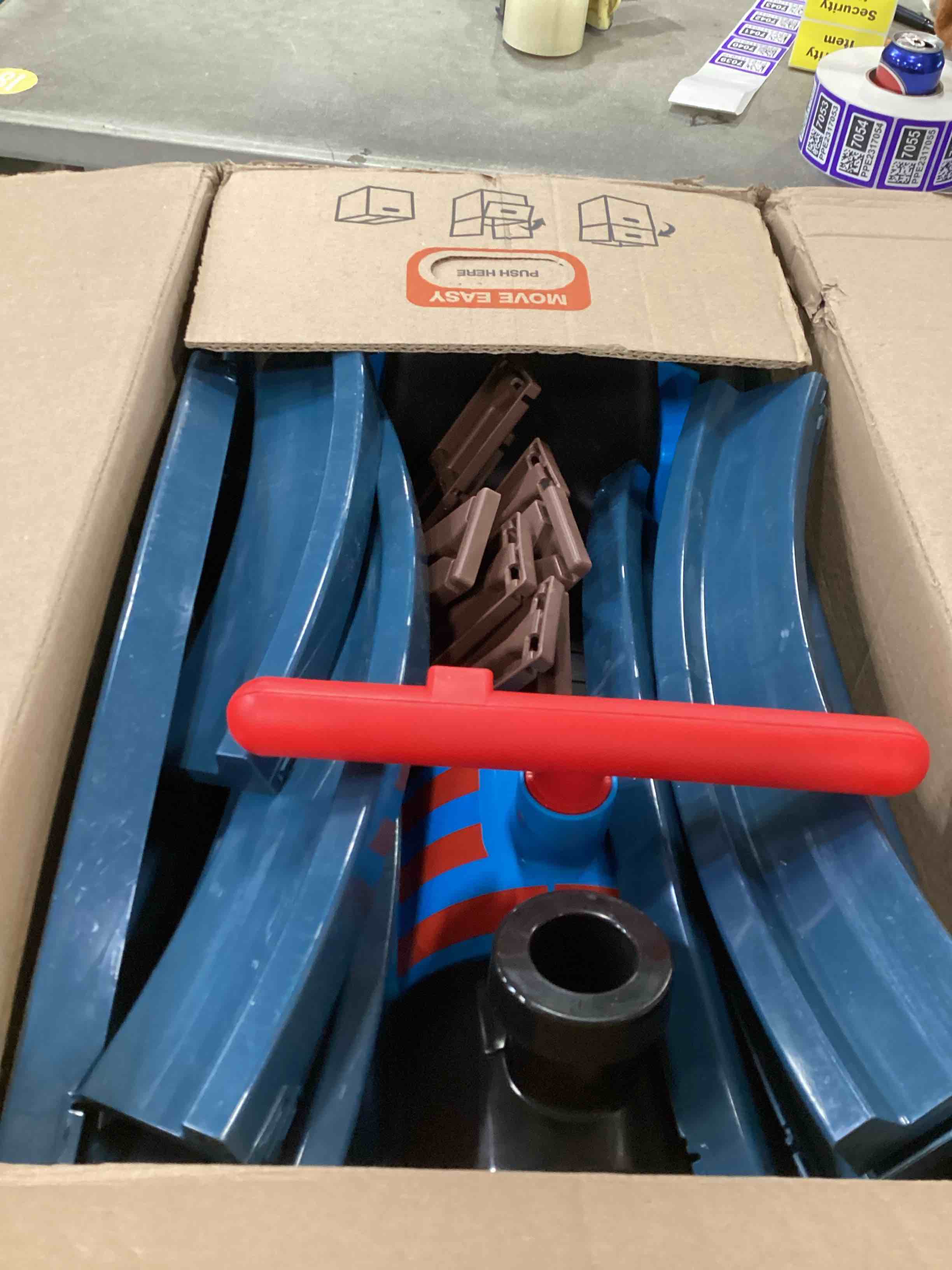 https://s3.amazonaws.com/lotting-images-prod/bidfta/TEA1296523_1741896465760.jpeg