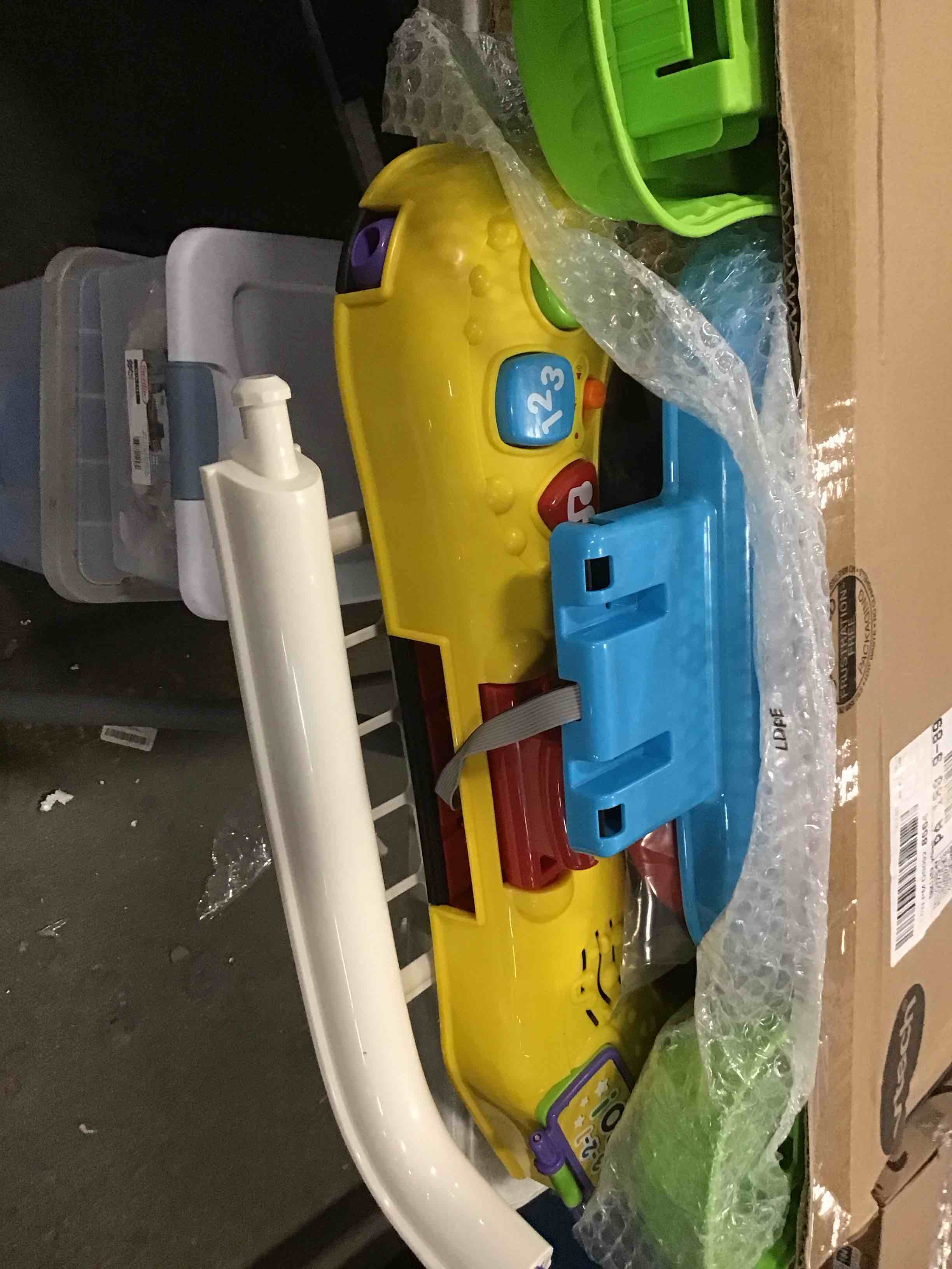 https://s3.amazonaws.com/lotting-images-prod/bidfta/TEA1297817_1741096132808.jpeg