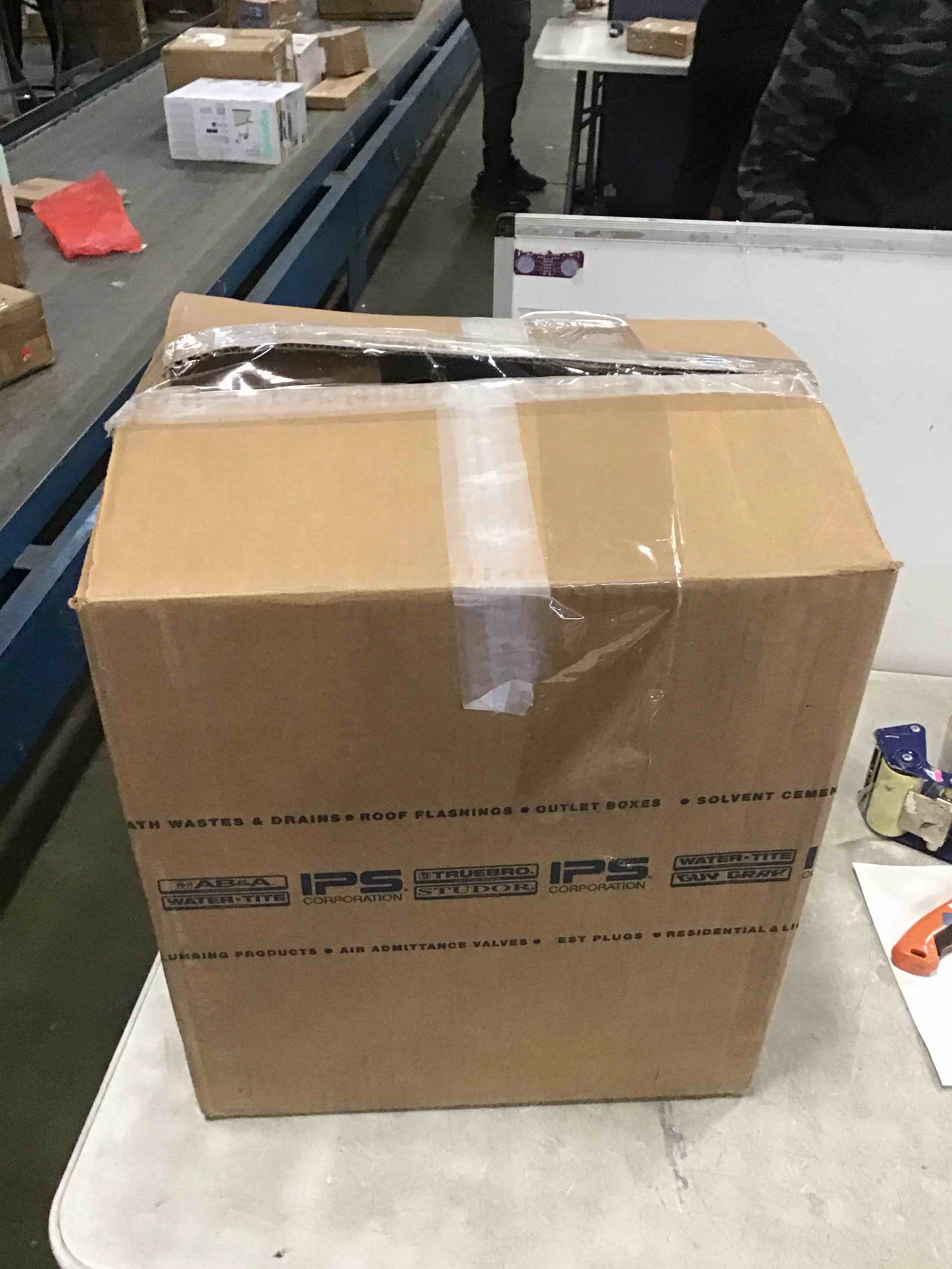 https://s3.amazonaws.com/lotting-images-prod/bidfta/TEA1298072_1741182078963.jpeg