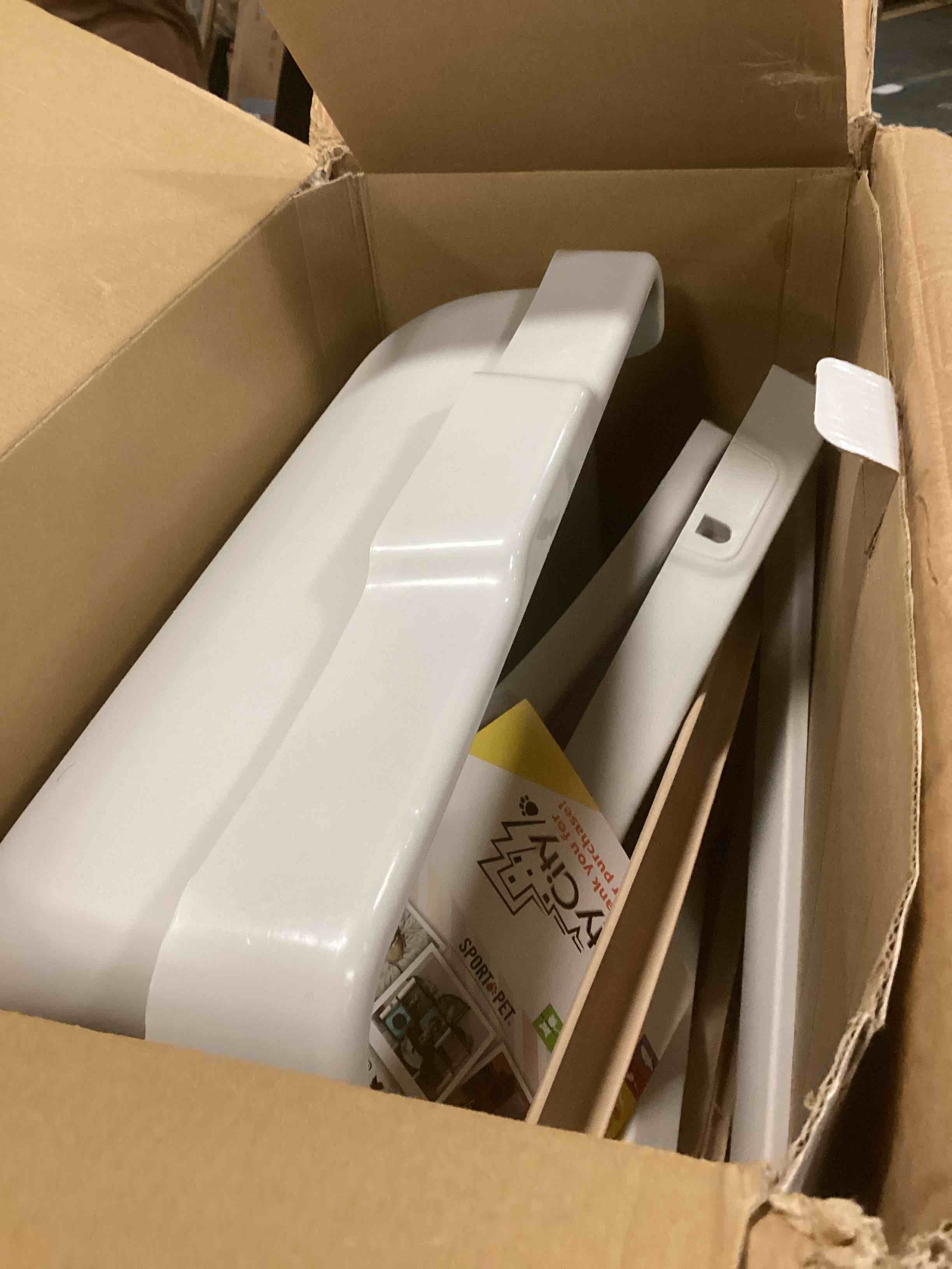 https://s3.amazonaws.com/lotting-images-prod/bidfta/TEA1300508_1741272292752.jpeg