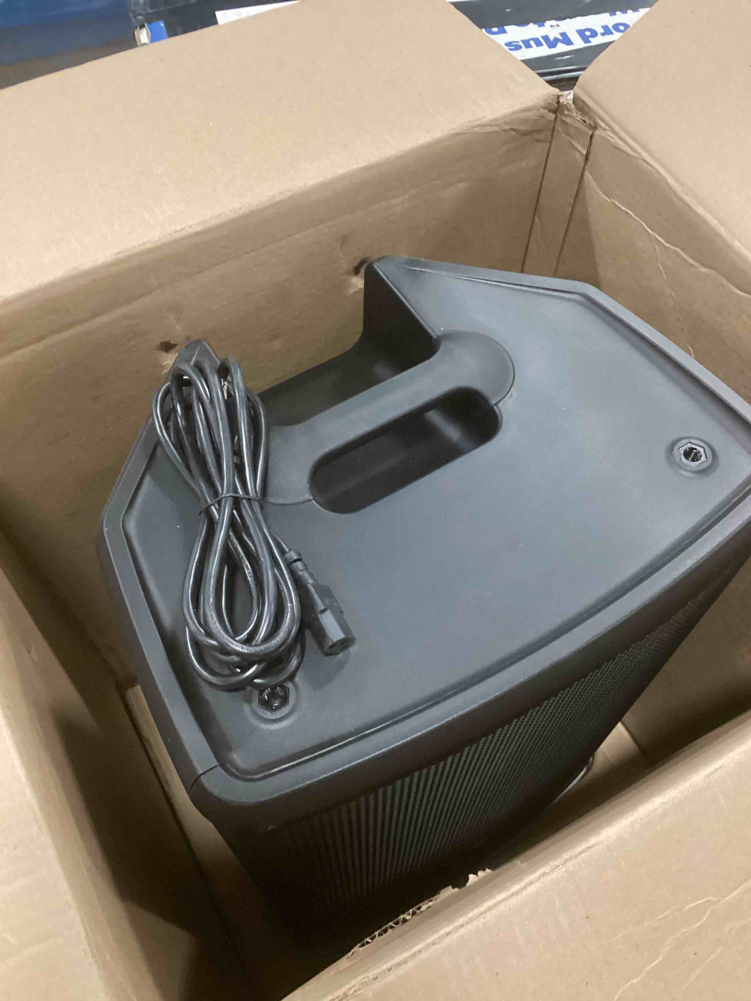 https://s3.amazonaws.com/lotting-images-prod/bidfta/TEA1300517_1741274955468.jpeg