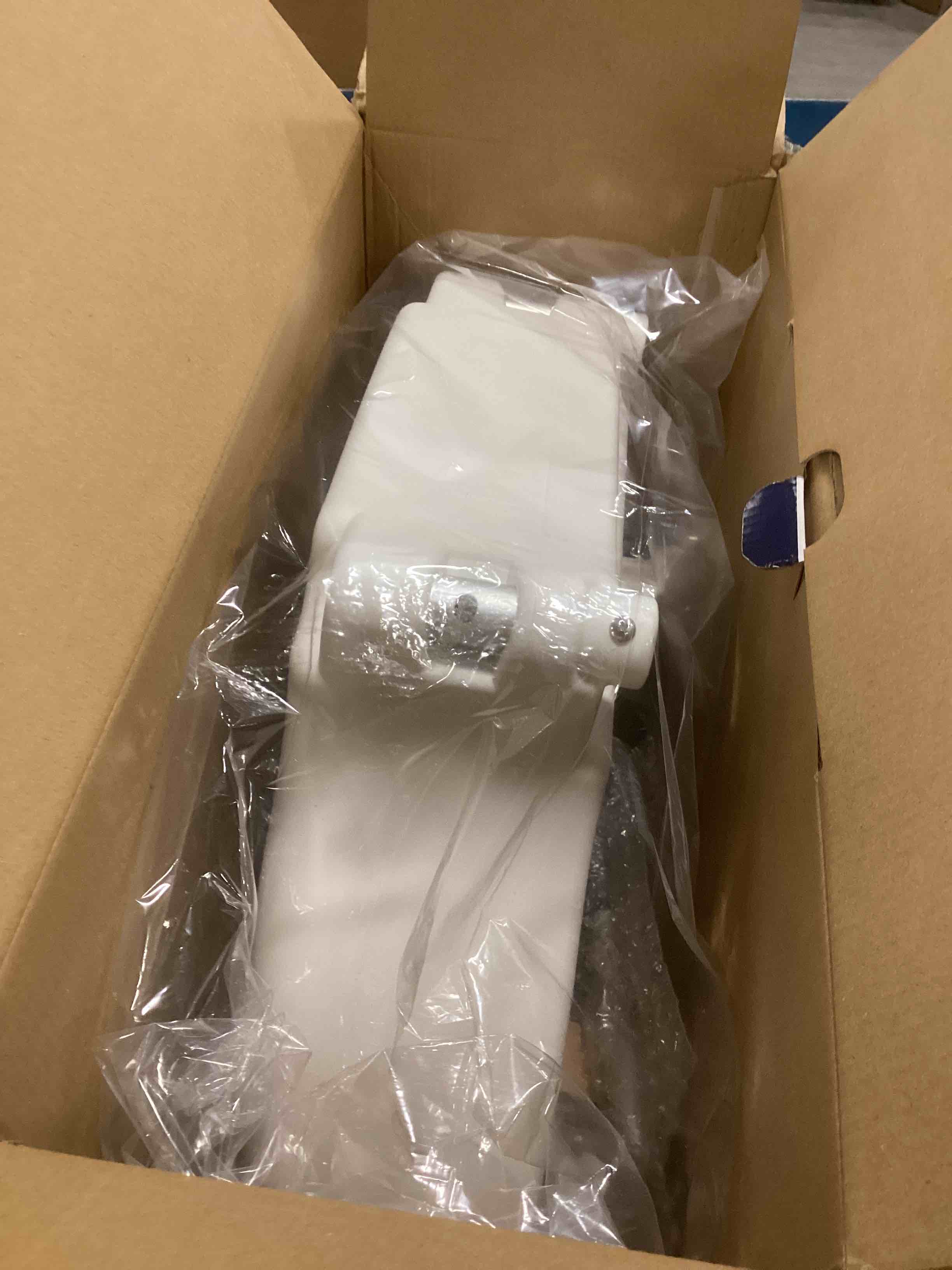 https://s3.amazonaws.com/lotting-images-prod/bidfta/TEA1302991_1742909890332.jpeg