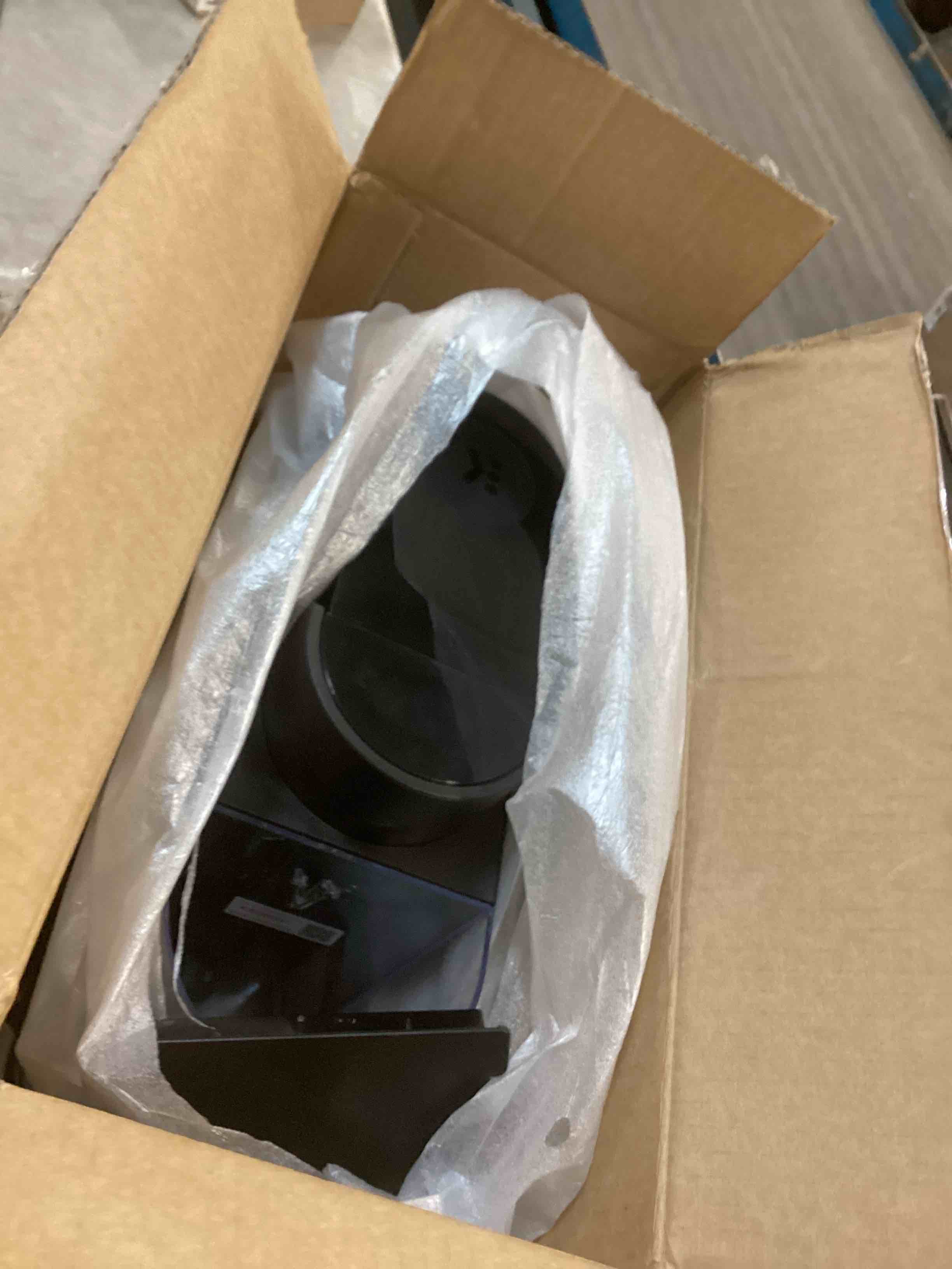 https://s3.amazonaws.com/lotting-images-prod/bidfta/TEA1306812_1741011644591.jpeg