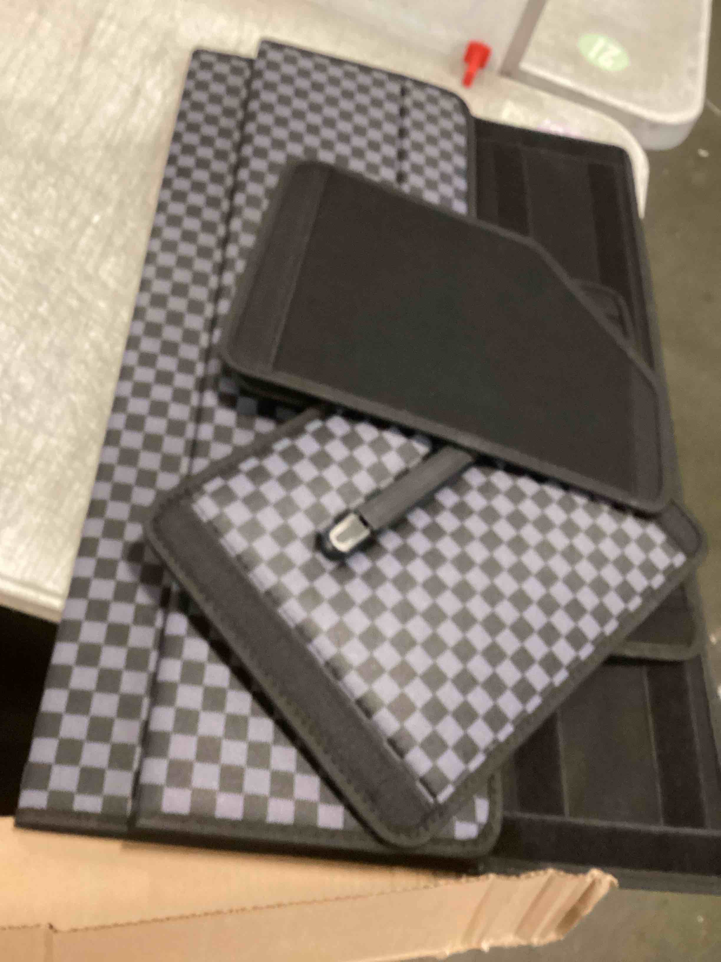 https://s3.amazonaws.com/lotting-images-prod/bidfta/TEA1309813_1740762074547.jpeg