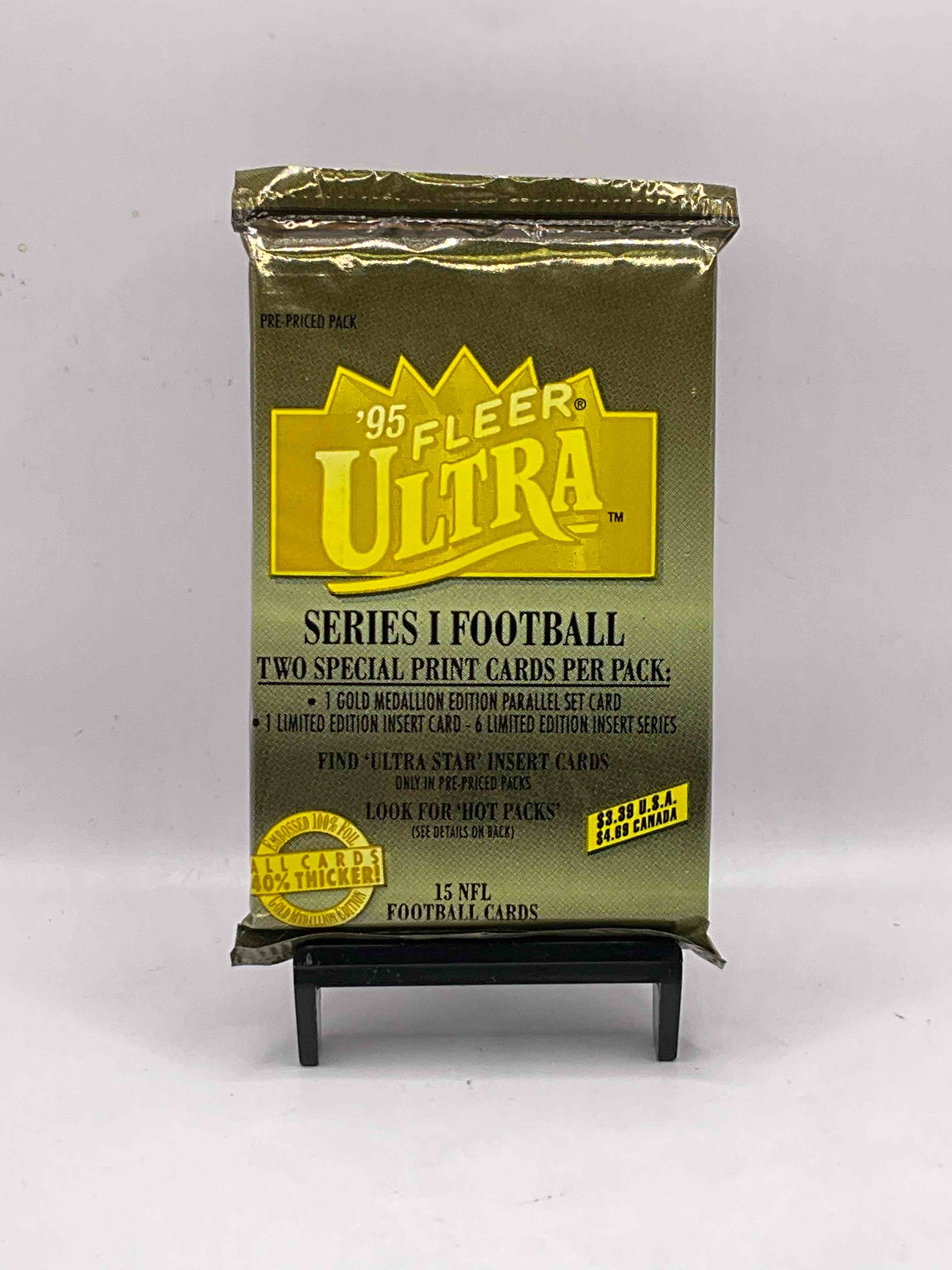Football Gold, Fleer Ultra ‘95 Packs! These Packs Are Filled With Some Insane Cards! Two Special Print Cards Per Pack! In Each Pack There’s A Gold Medallion Edition Parallel Set & One Limited Edition Insert Card, Search For Ultra Star Insert Cards As Well! Insane 1995 15 Card Football Pack! Search For Big Time Players Like Jerry Rice, Barry Sanders & More!